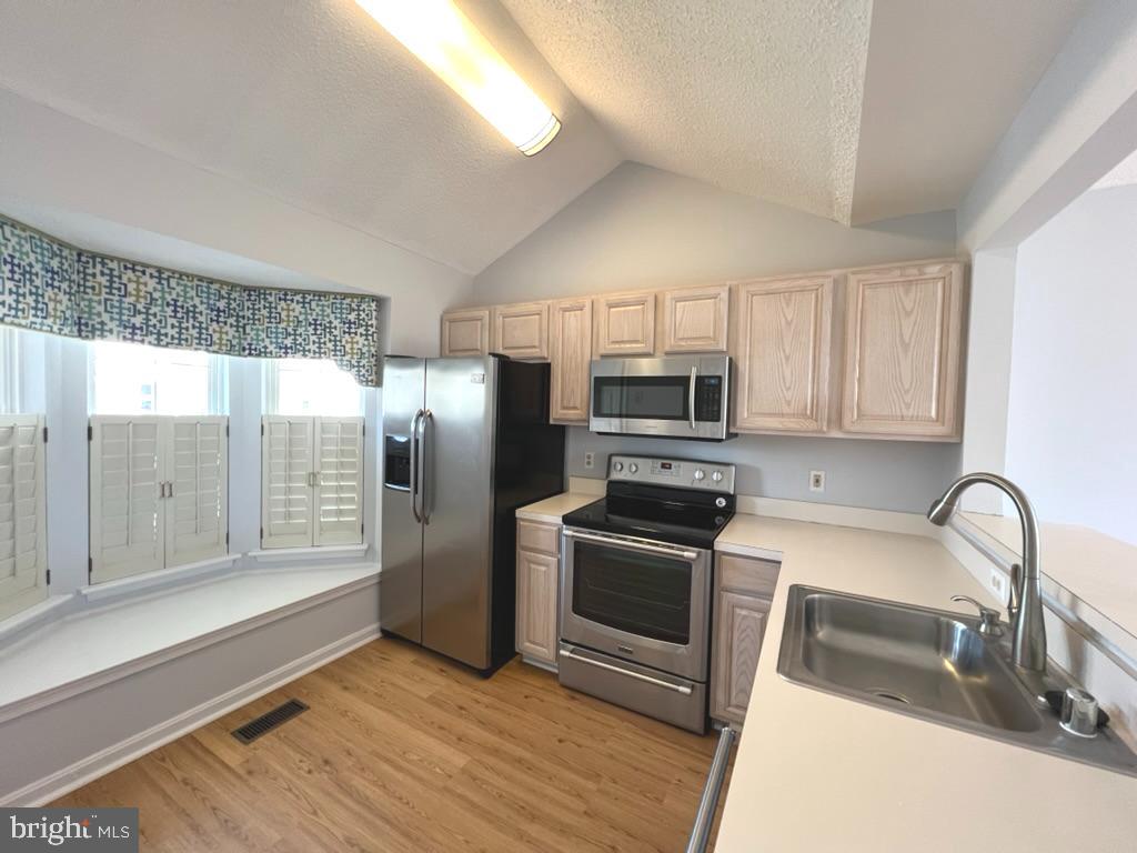 SHEFFIELD GLEN TOWNHOMES - Residential Lease