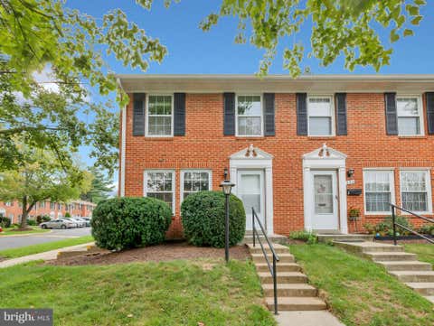 Photo of 226 N Auburn Drive, STERLING, VA 20164 (MLS # VALO2133196)