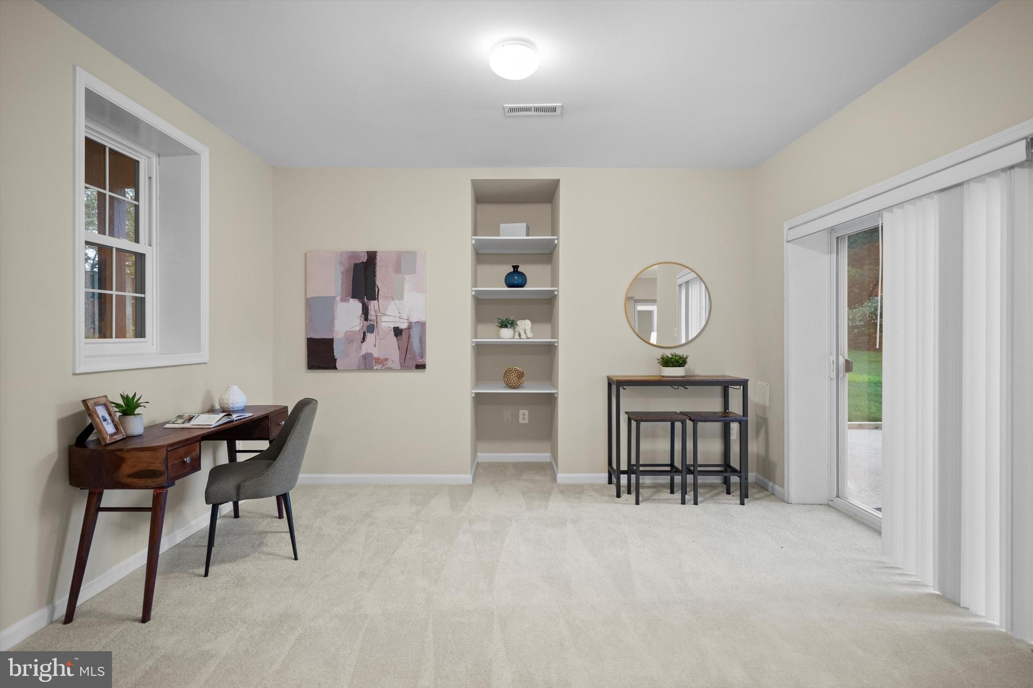 ENGLISH OAKS - Residential