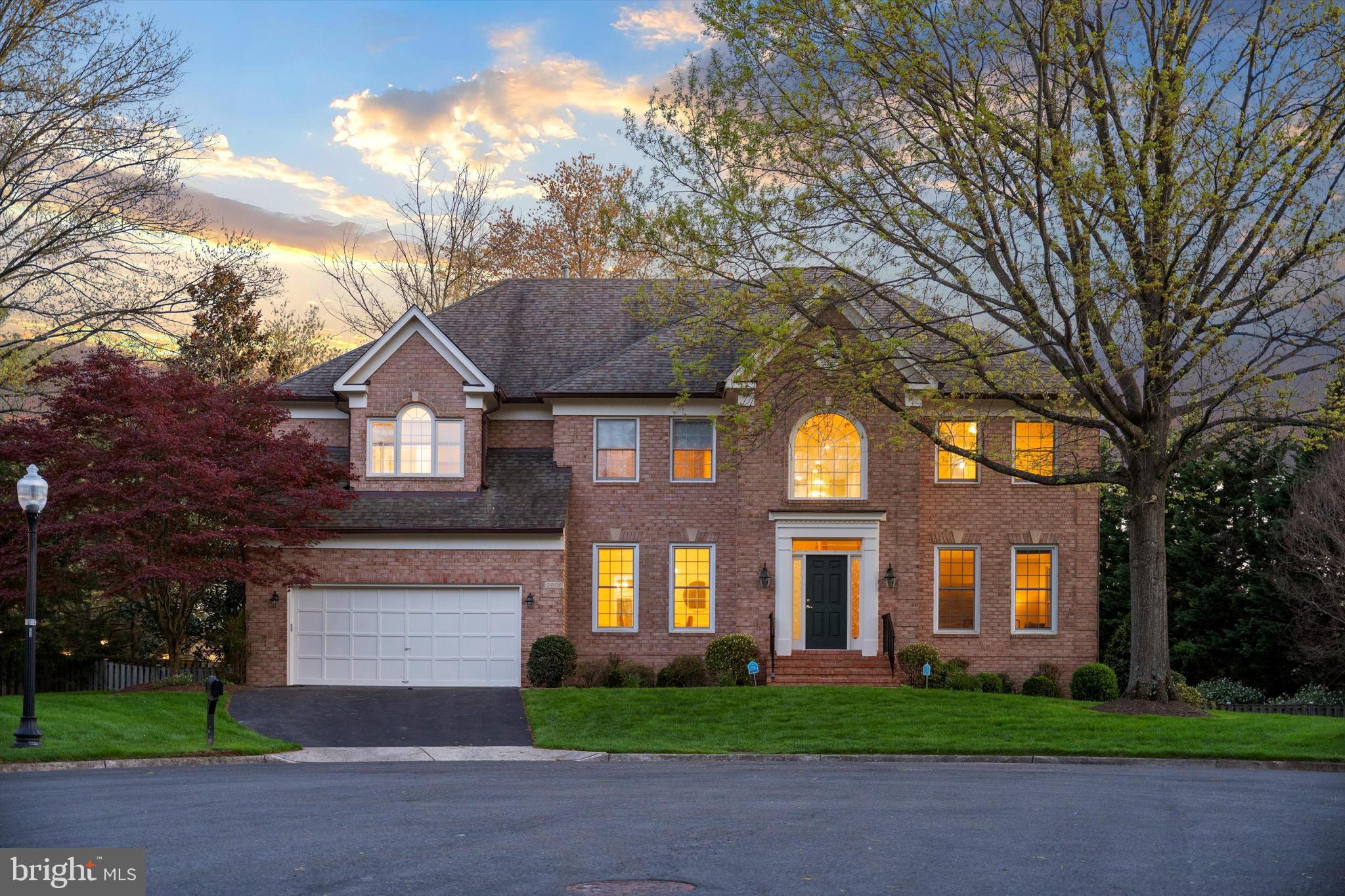 ENGLISH OAKS - Residential