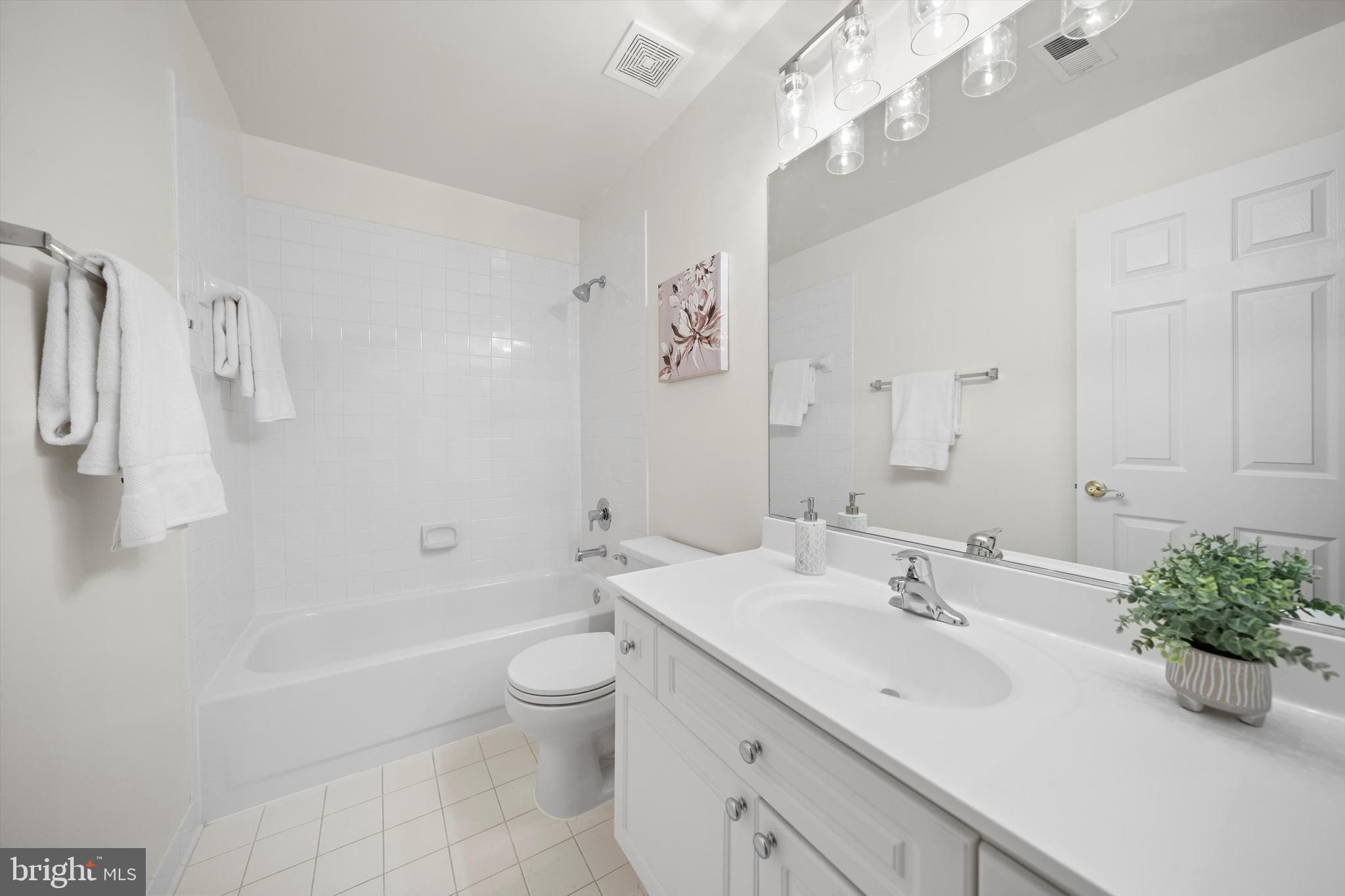 ENGLISH OAKS - Residential