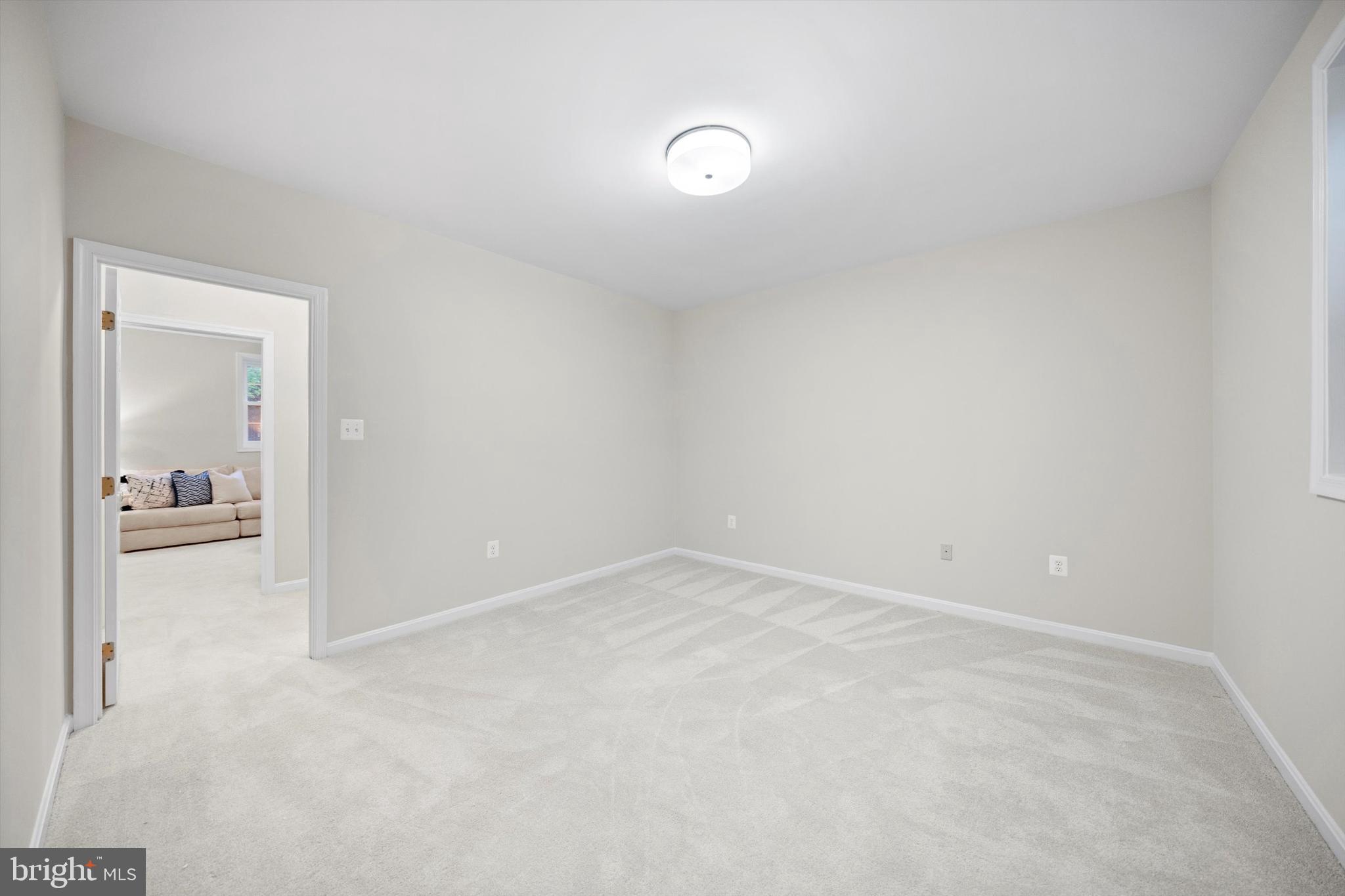 ENGLISH OAKS - Residential