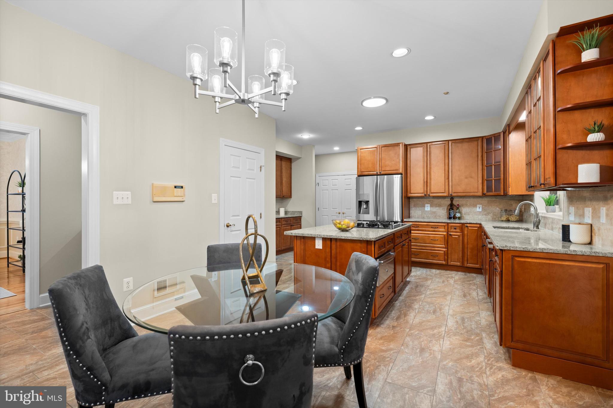 ENGLISH OAKS - Residential