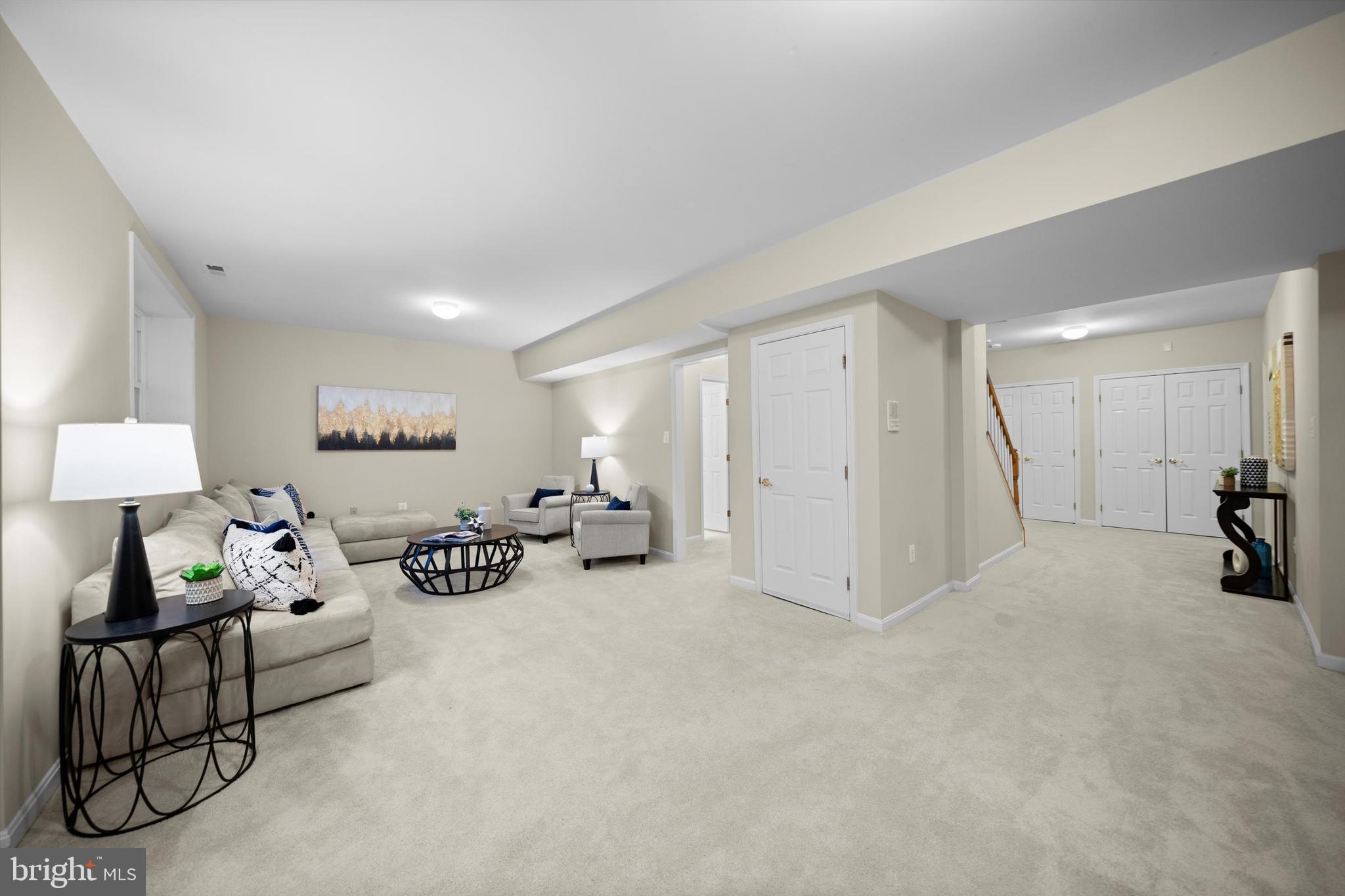 ENGLISH OAKS - Residential