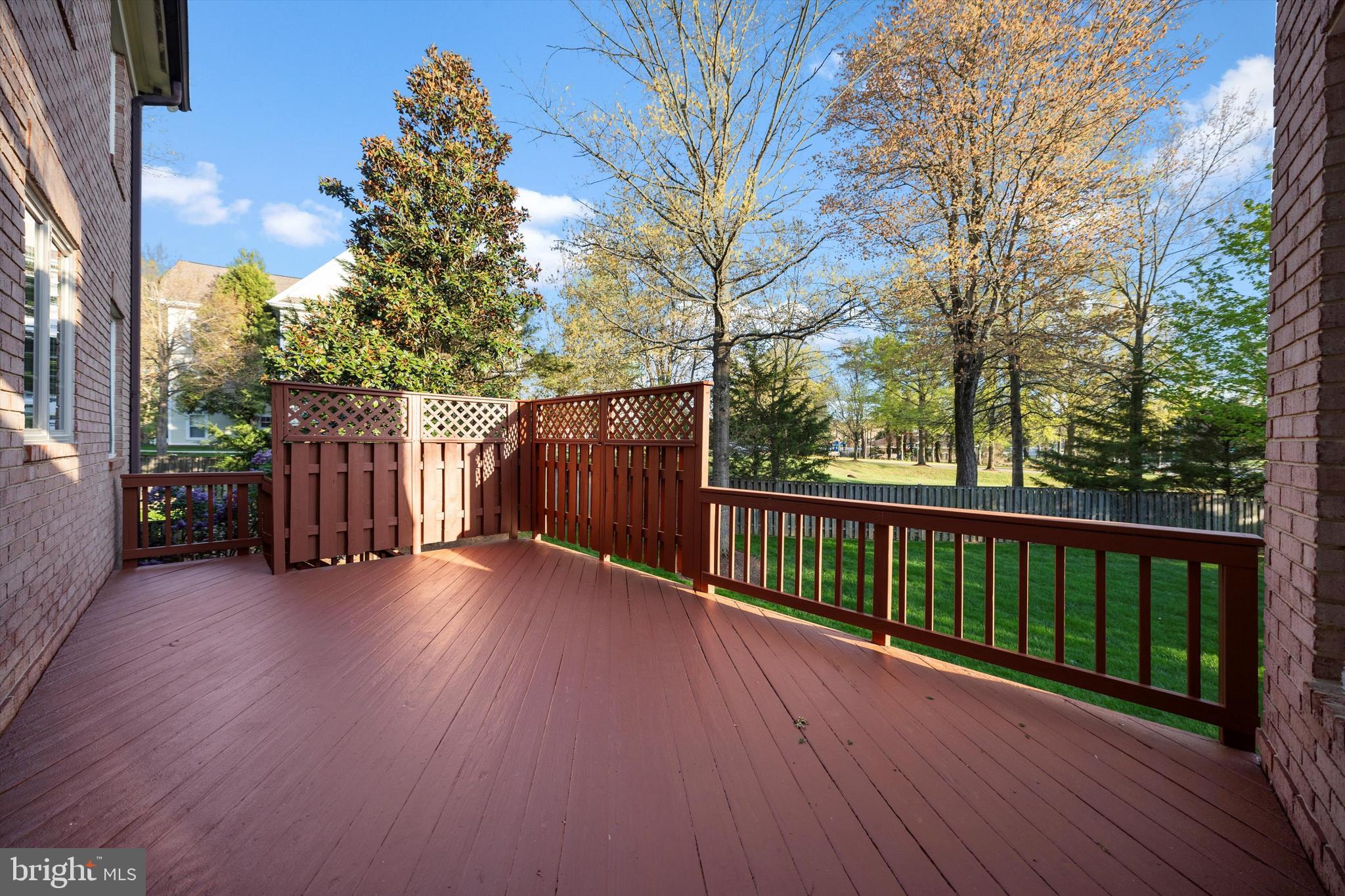 ENGLISH OAKS - Residential