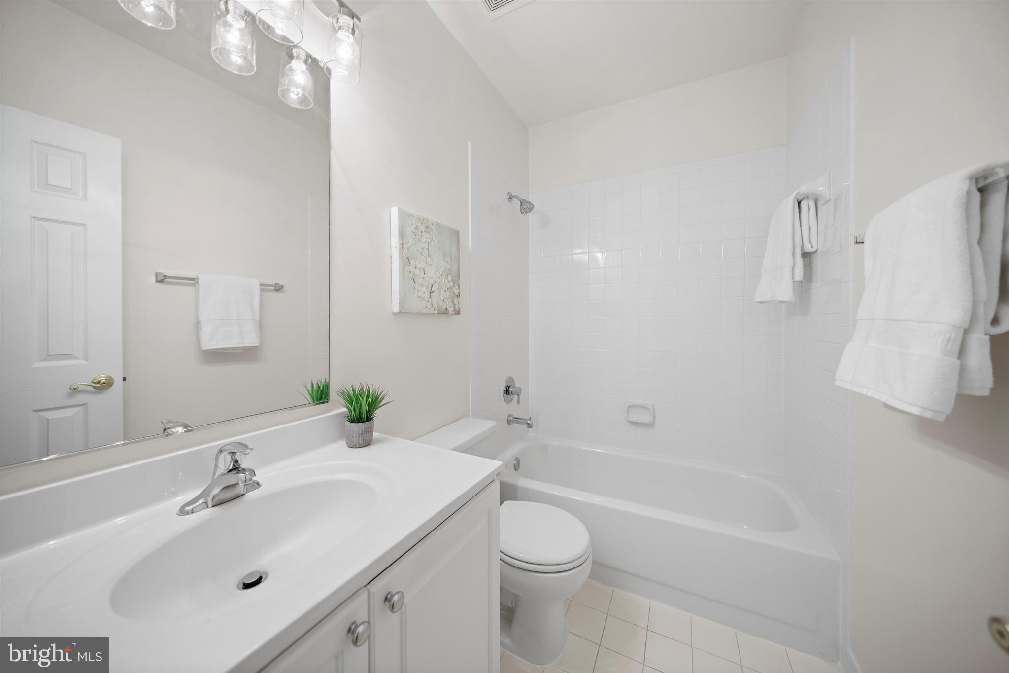 ENGLISH OAKS - Residential