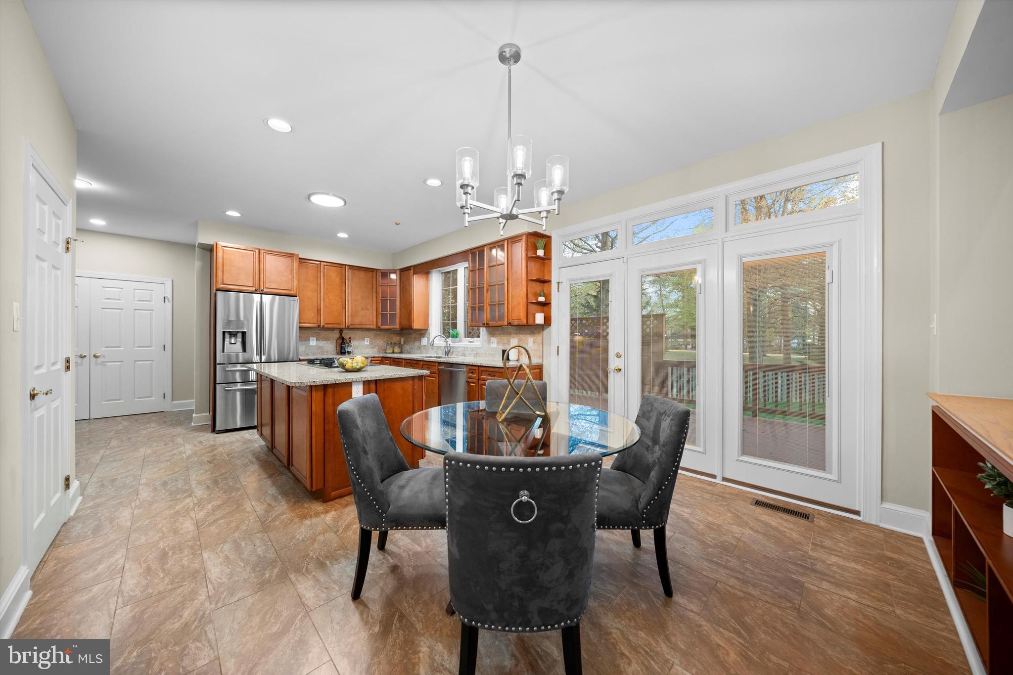 ENGLISH OAKS - Residential