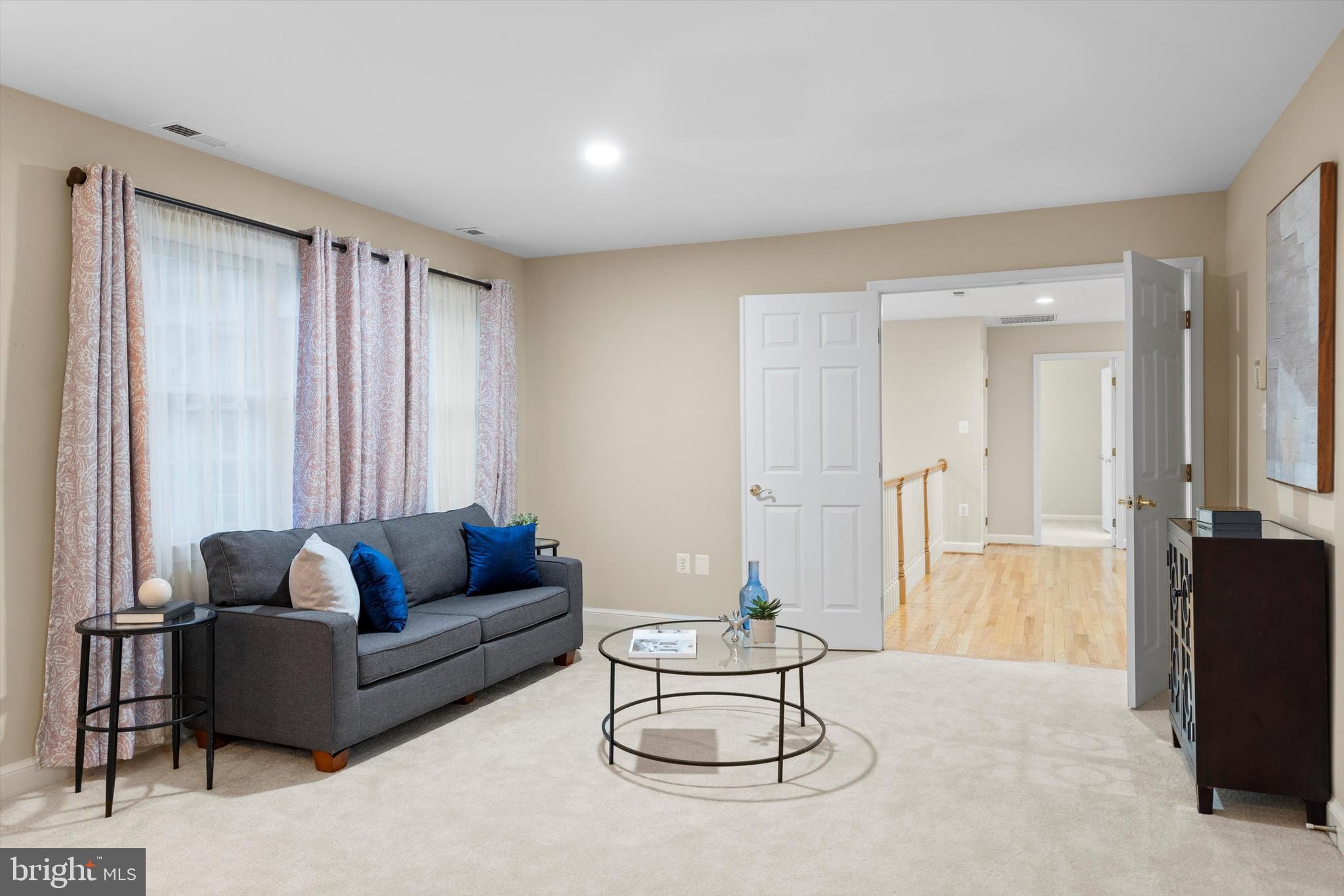 ENGLISH OAKS - Residential