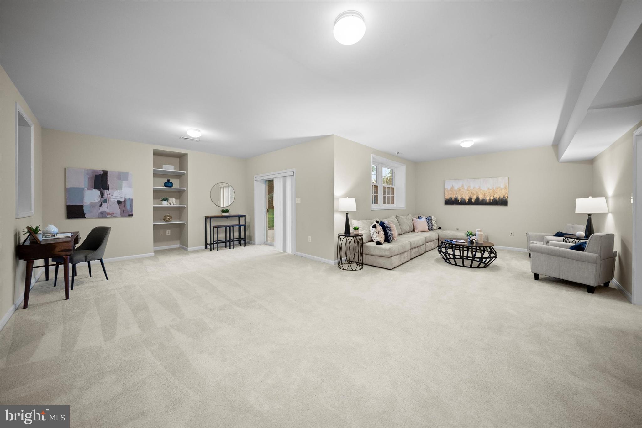 ENGLISH OAKS - Residential