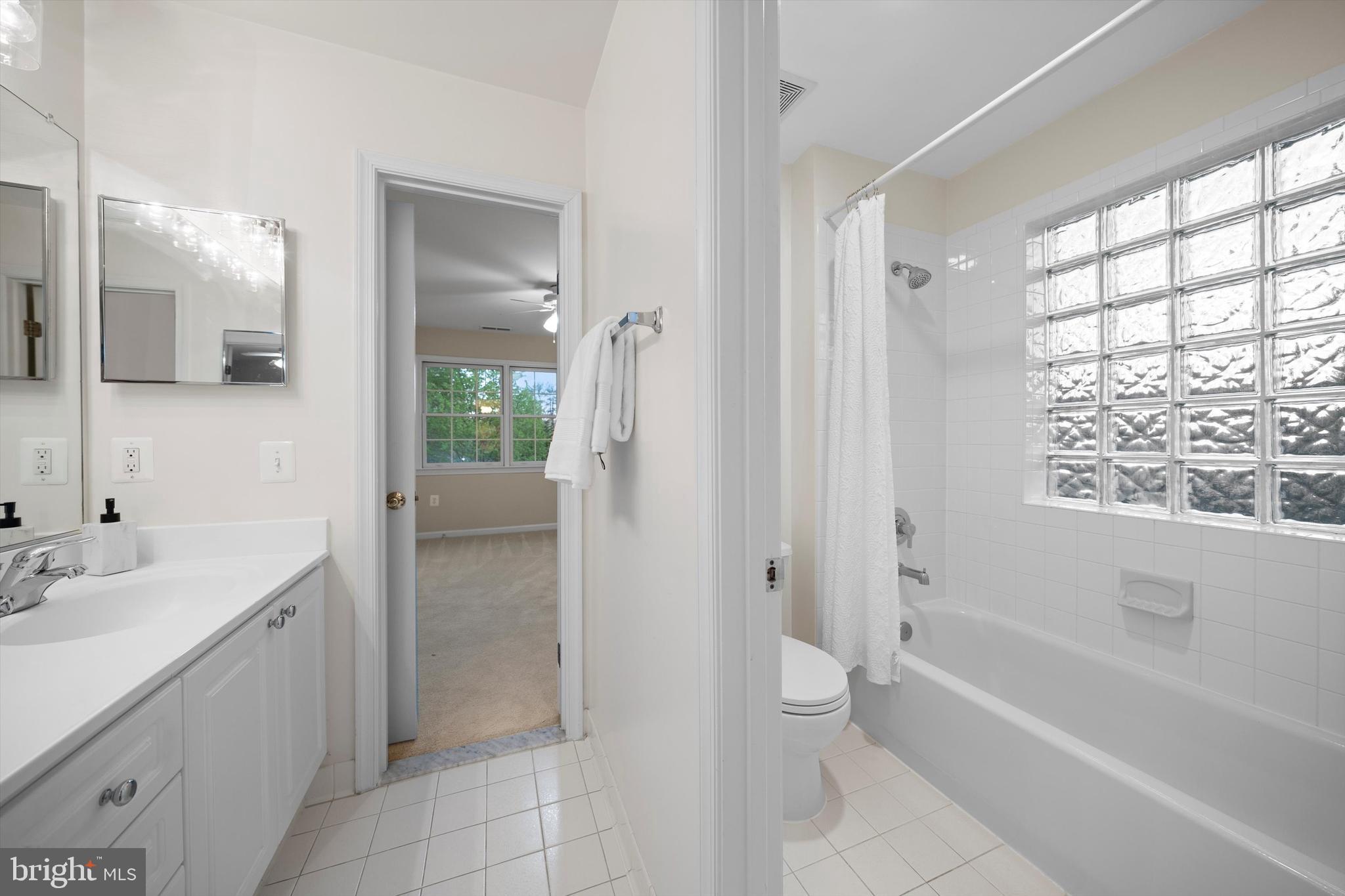 ENGLISH OAKS - Residential