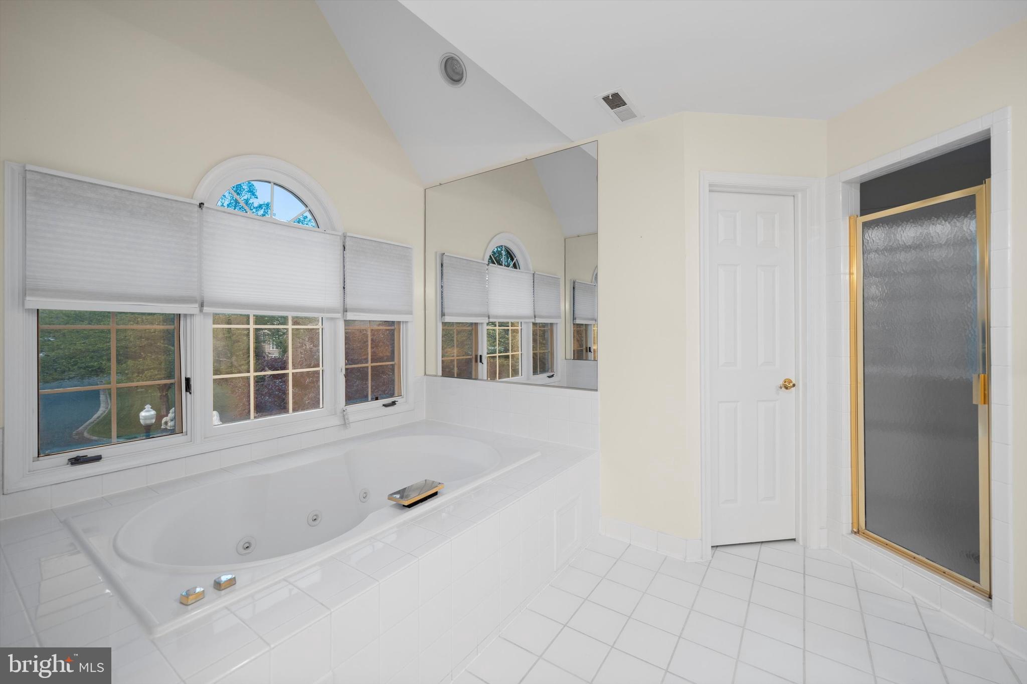 ENGLISH OAKS - Residential