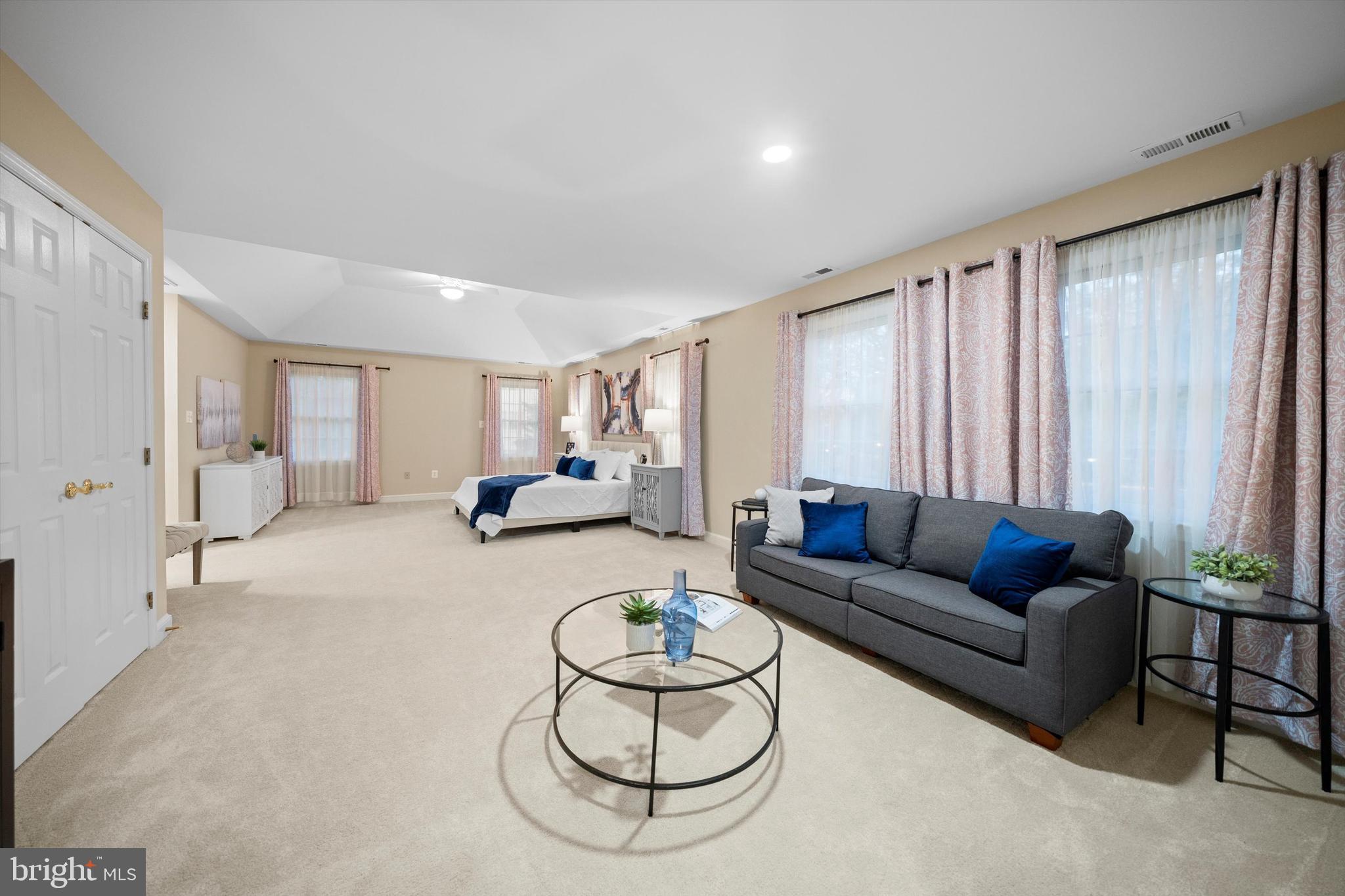 ENGLISH OAKS - Residential