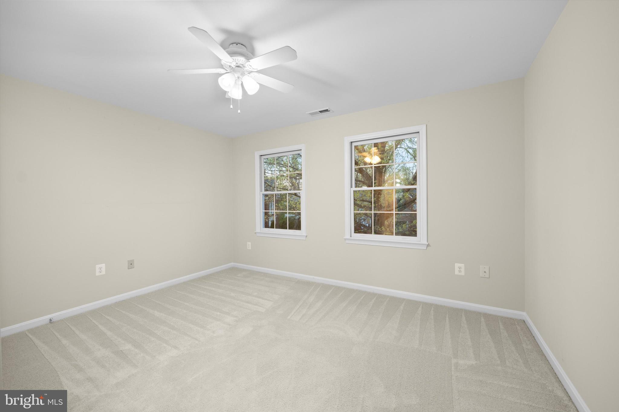 ENGLISH OAKS - Residential