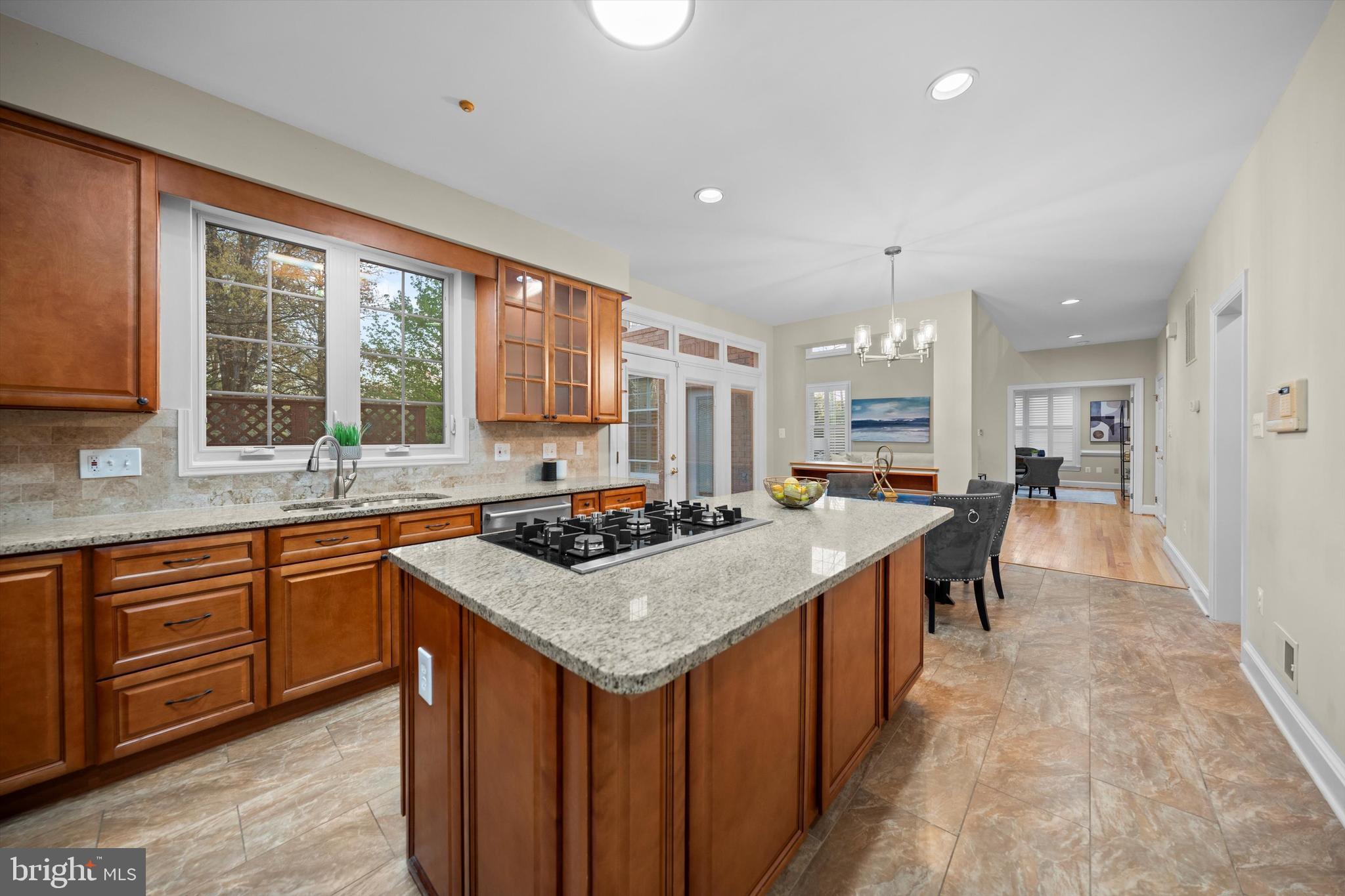 ENGLISH OAKS - Residential