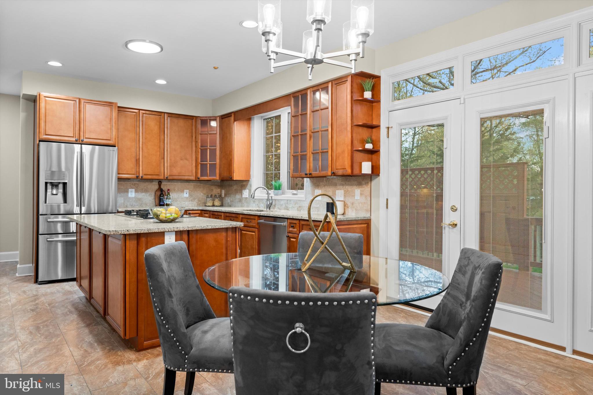 ENGLISH OAKS - Residential