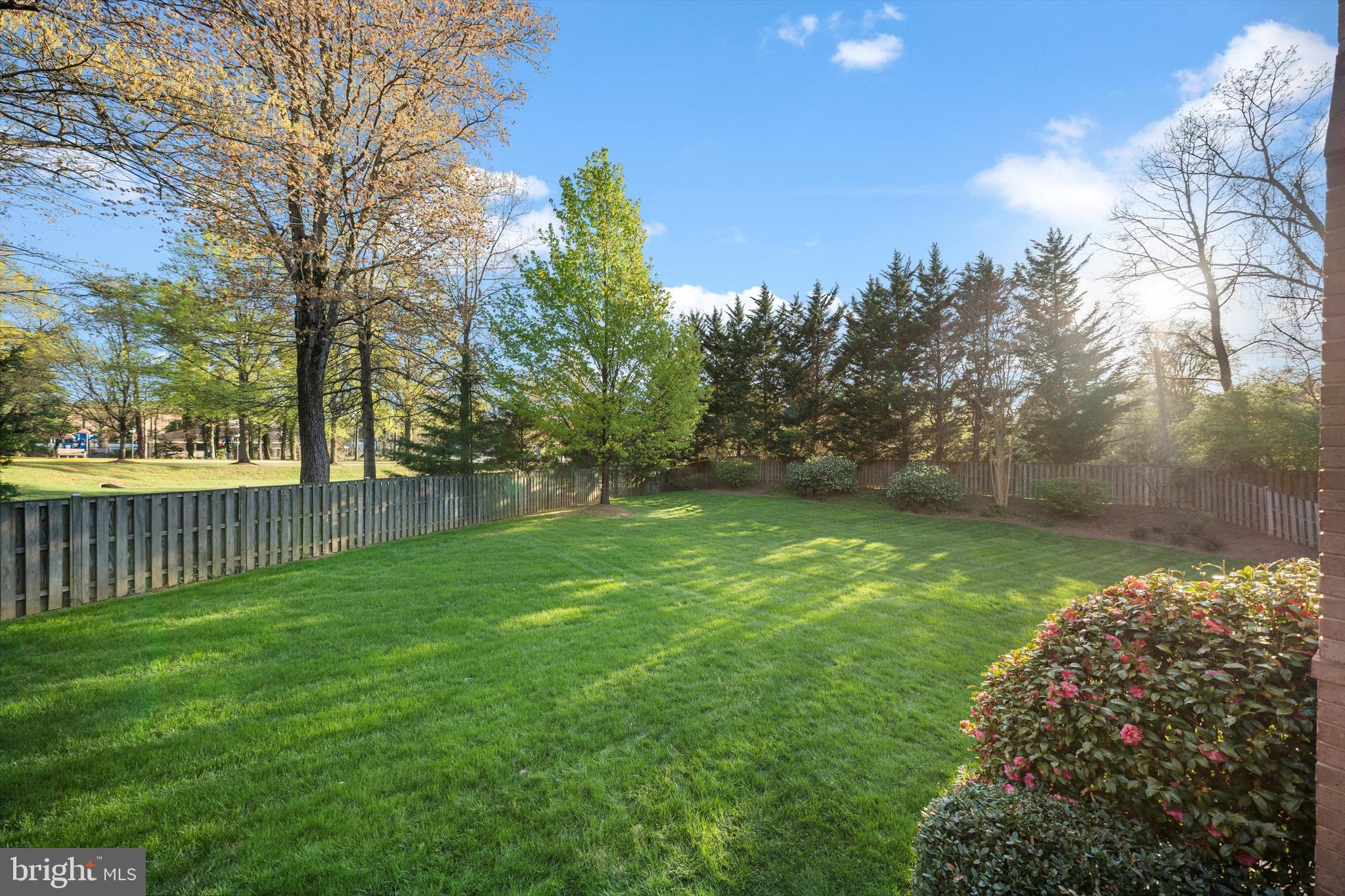 ENGLISH OAKS - Residential