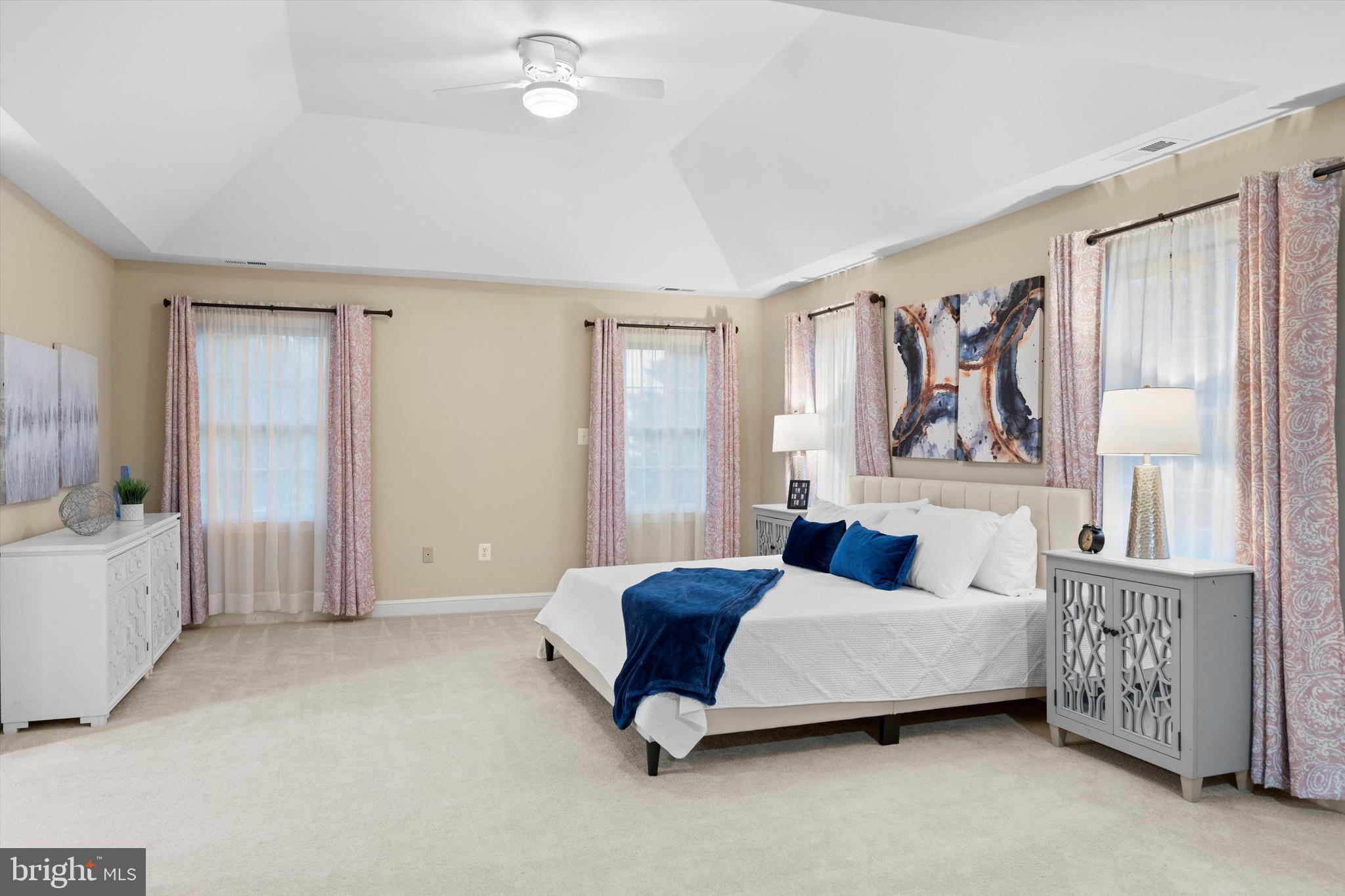 ENGLISH OAKS - Residential