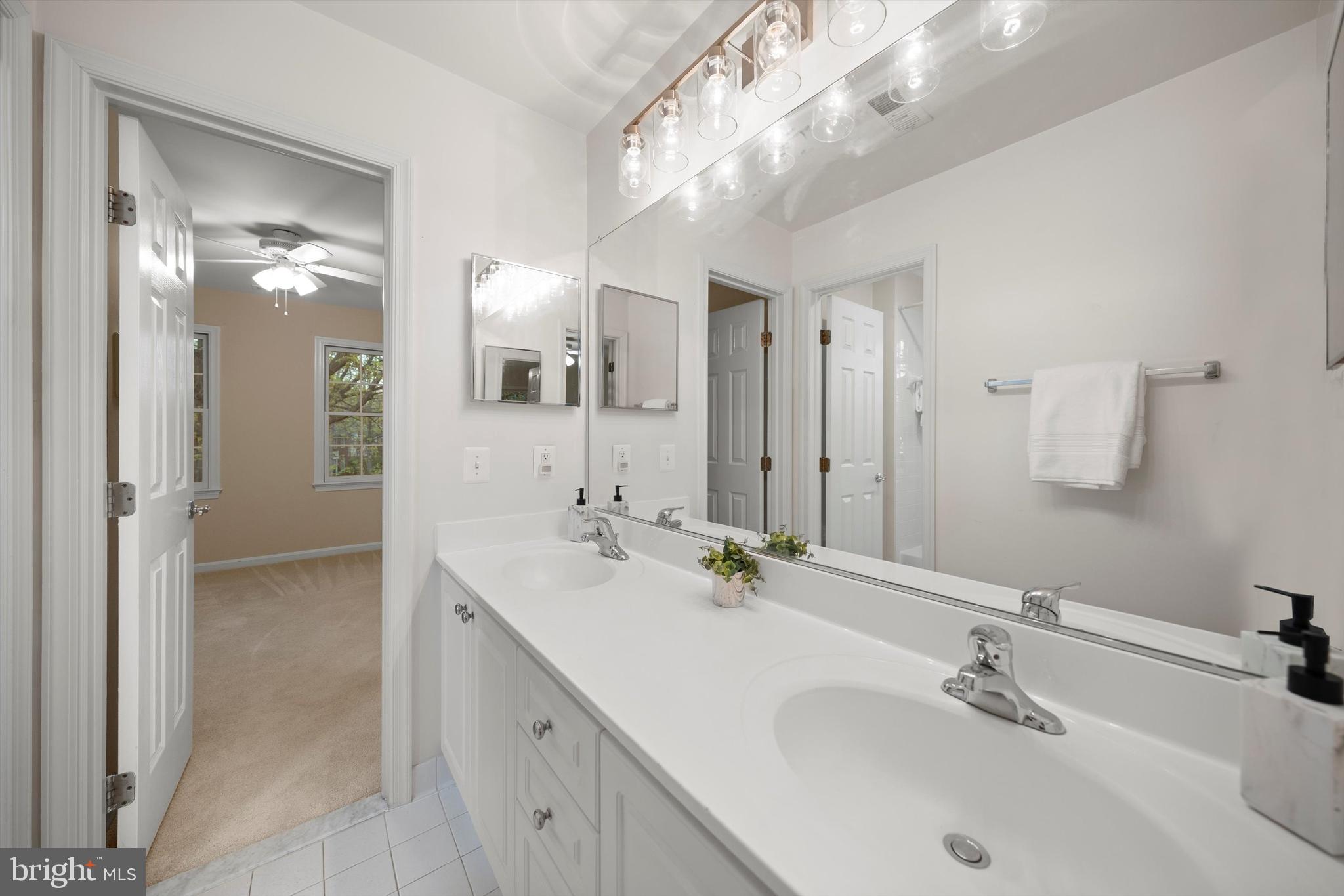 ENGLISH OAKS - Residential