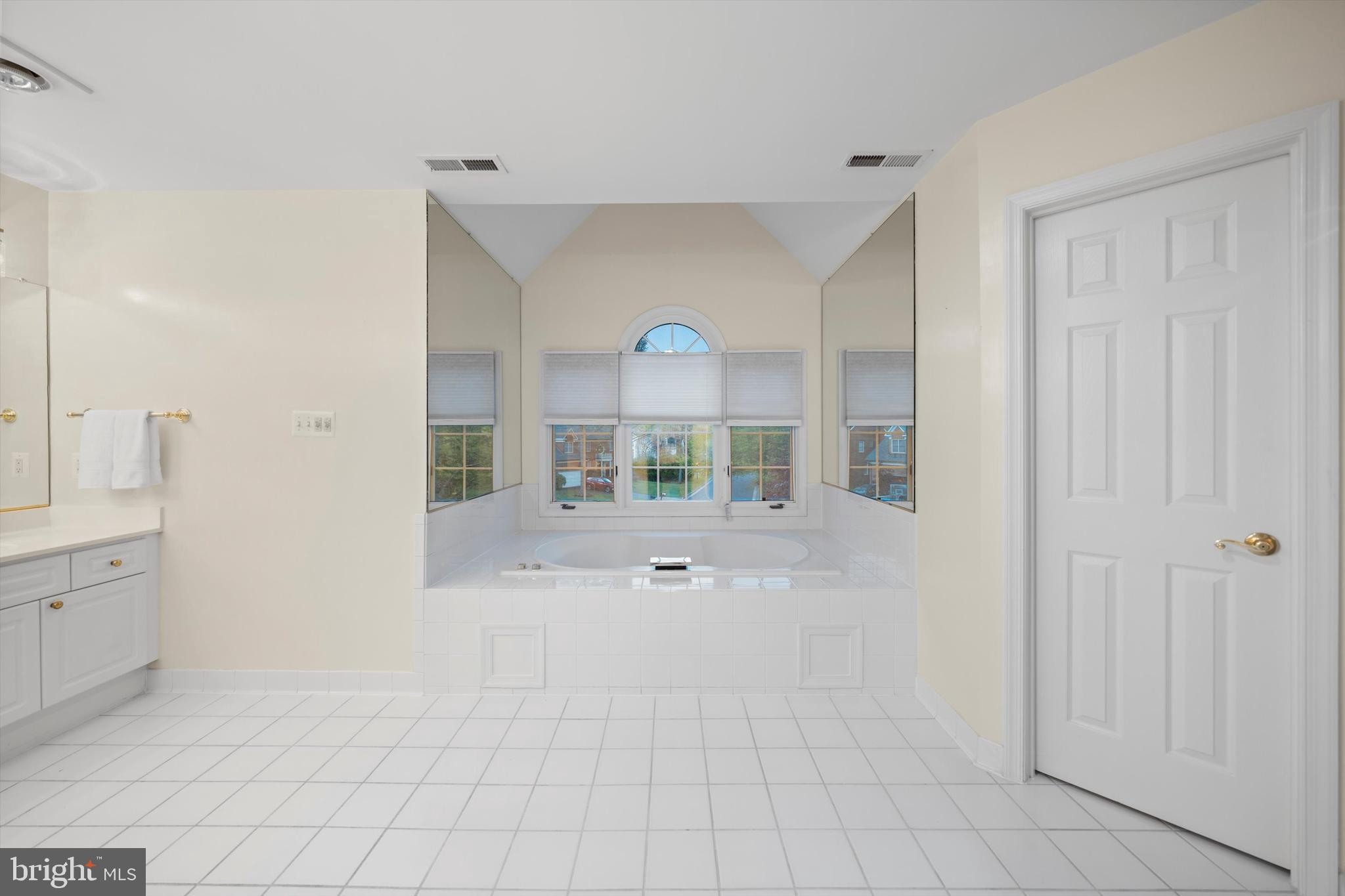 ENGLISH OAKS - Residential