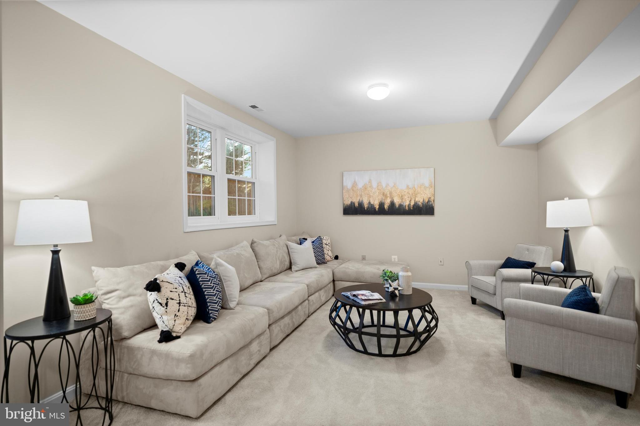 ENGLISH OAKS - Residential