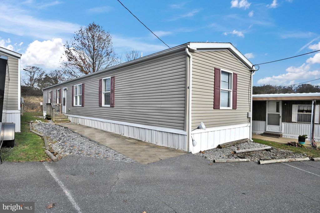 Photo of 4 PLEASANT HILL AVE, AKRON, PA 17501 (MLS # PALA2027900)