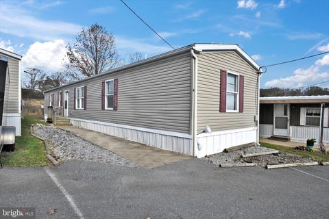 Photo of 4 PLEASANT HILL AVE, AKRON, PA 17501 (MLS # PALA2027900)