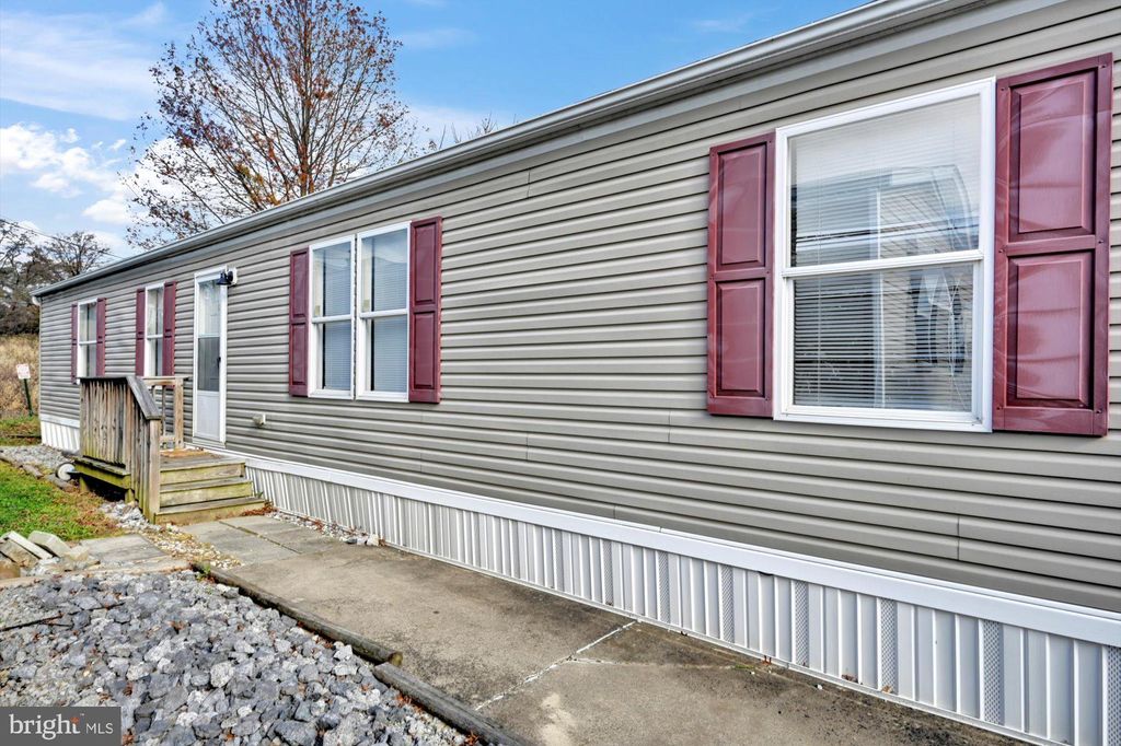 Photo of 4 PLEASANT HILL AVE, AKRON, PA 17501 (MLS # PALA2027900)