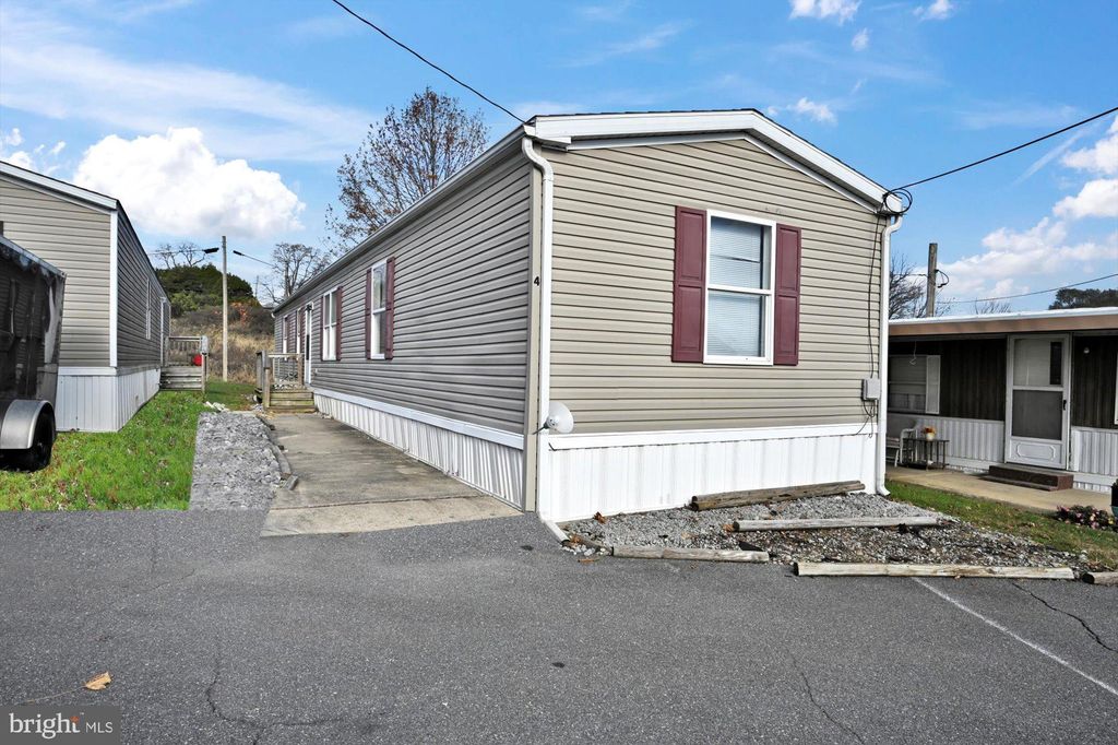 Photo of 4 PLEASANT HILL AVE, AKRON, PA 17501 (MLS # PALA2027900)