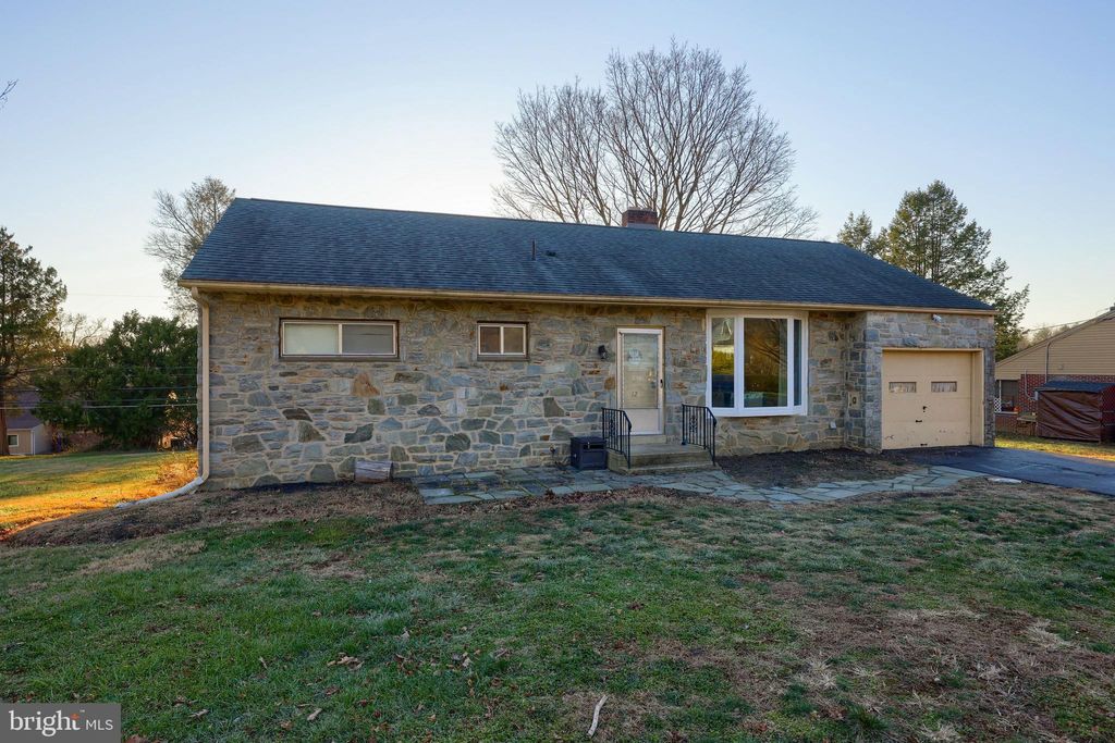 Photo of 12 GABLE PARK RD, LANCASTER, PA 17603 (MLS # PALA2026236)