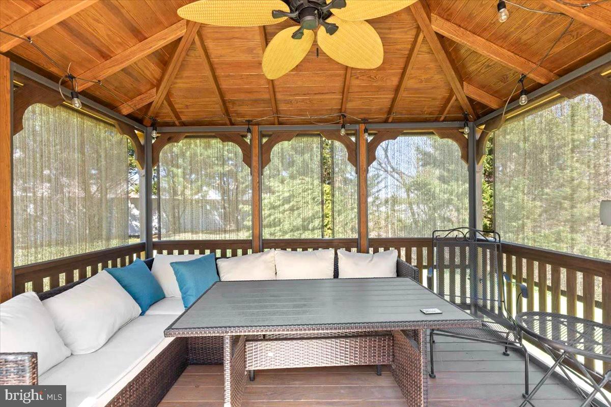 STRAWBERRY HILLS - Residential