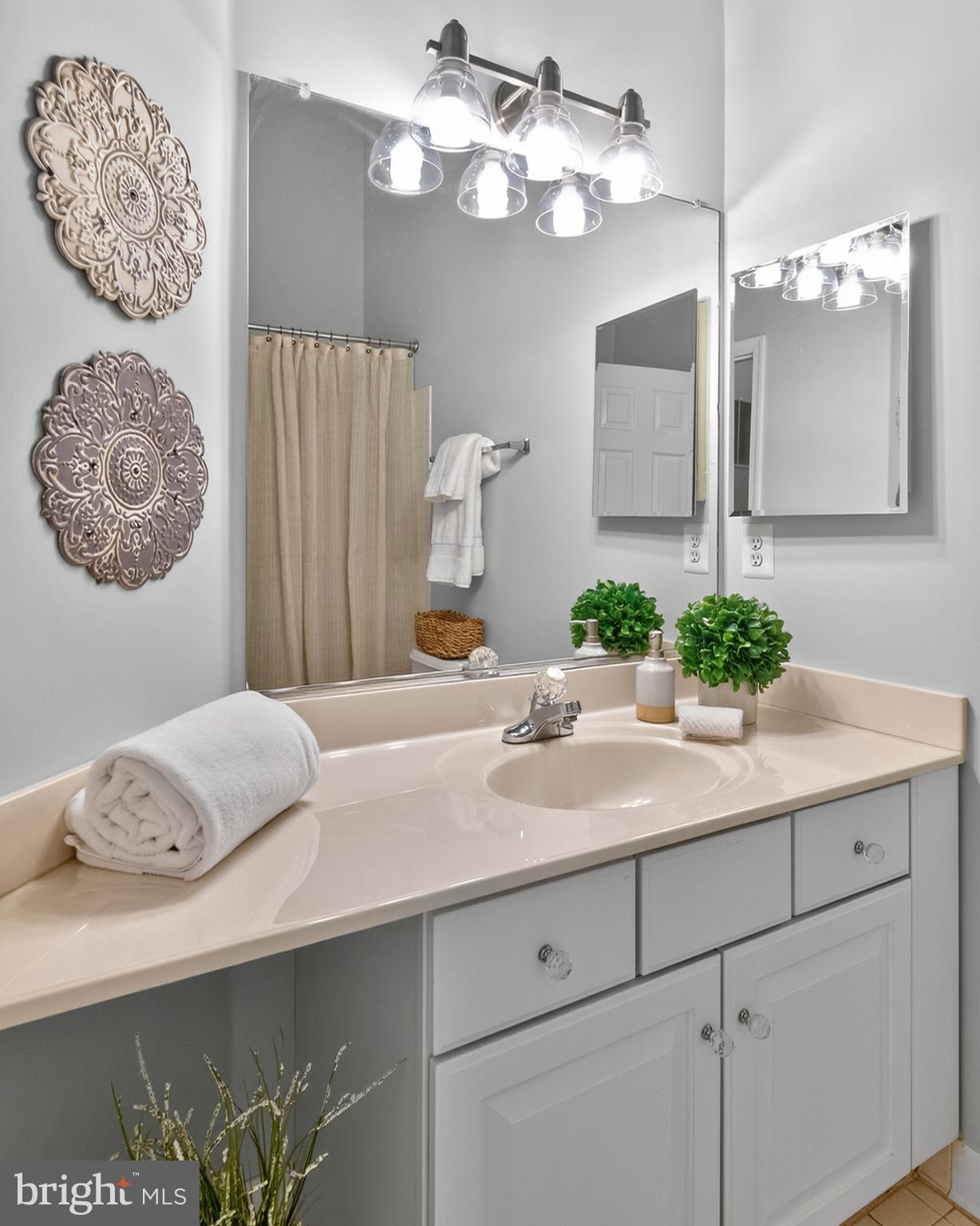 FALCON CREST - Residential