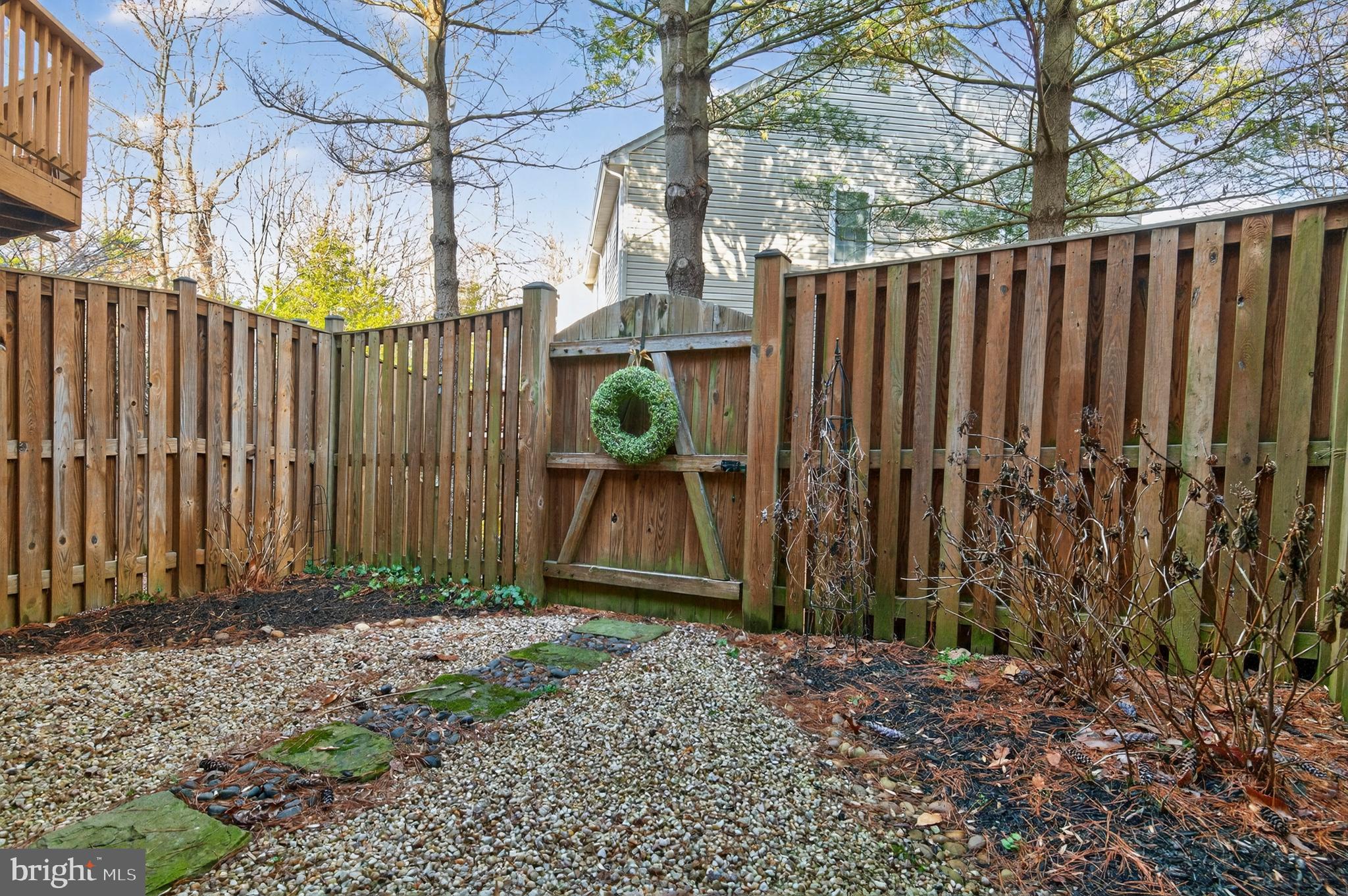 FALCON CREST - Residential