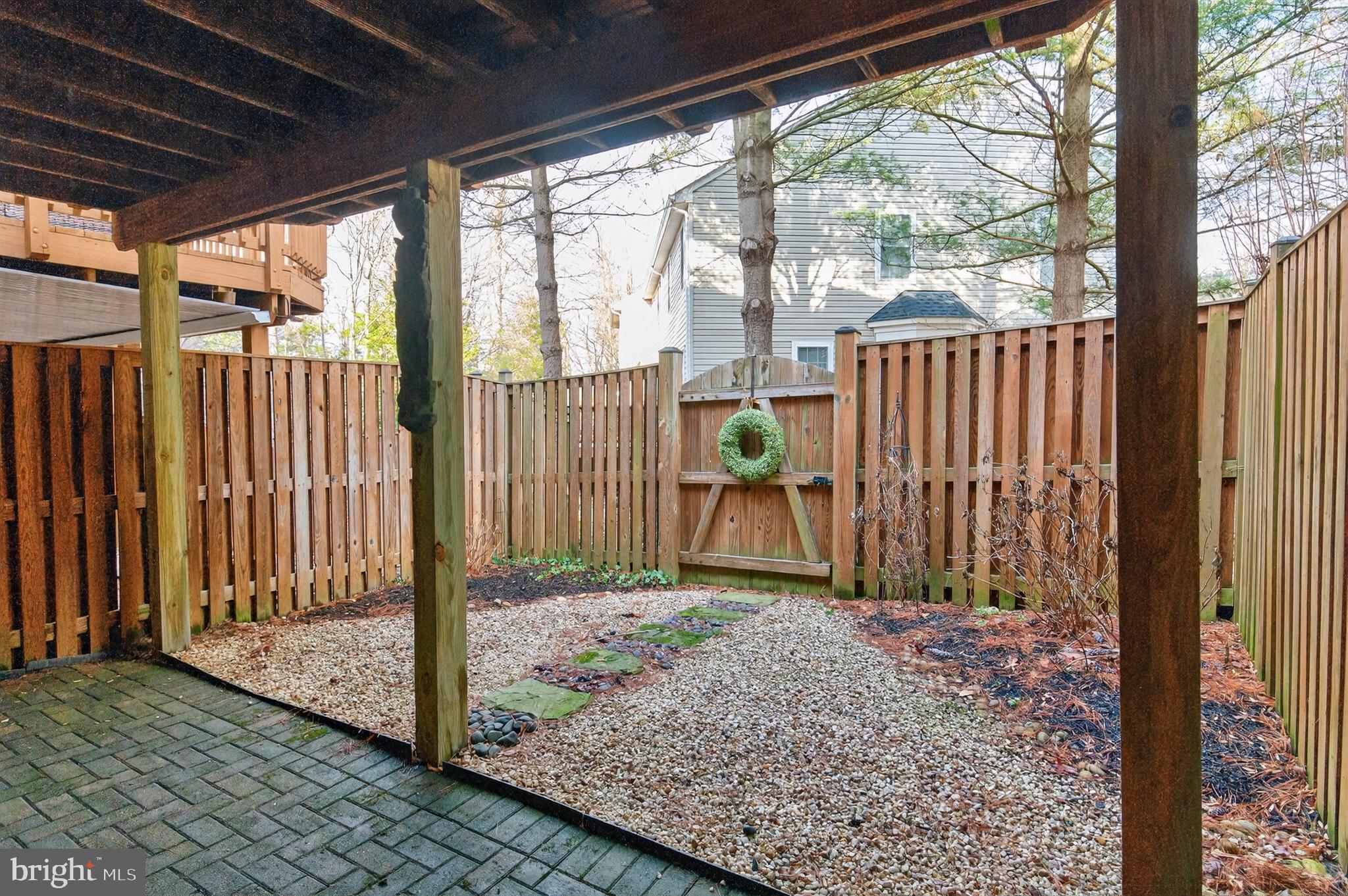 FALCON CREST - Residential