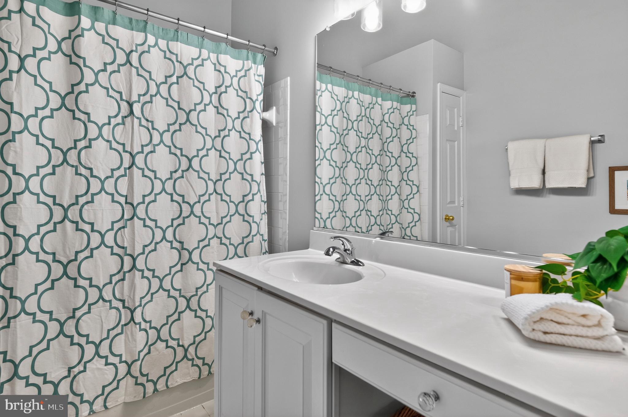 FALCON CREST - Residential