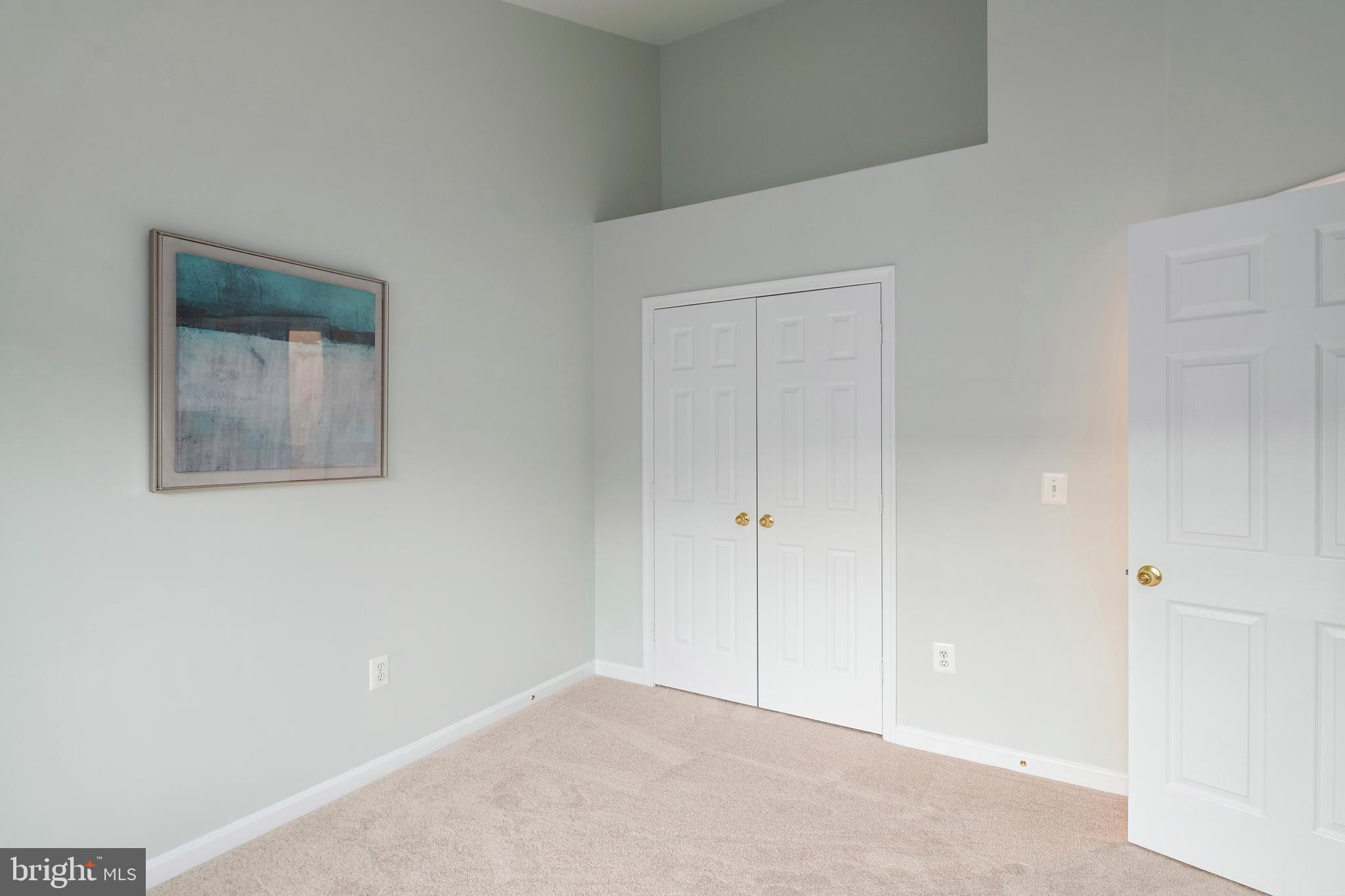 FALCON CREST - Residential