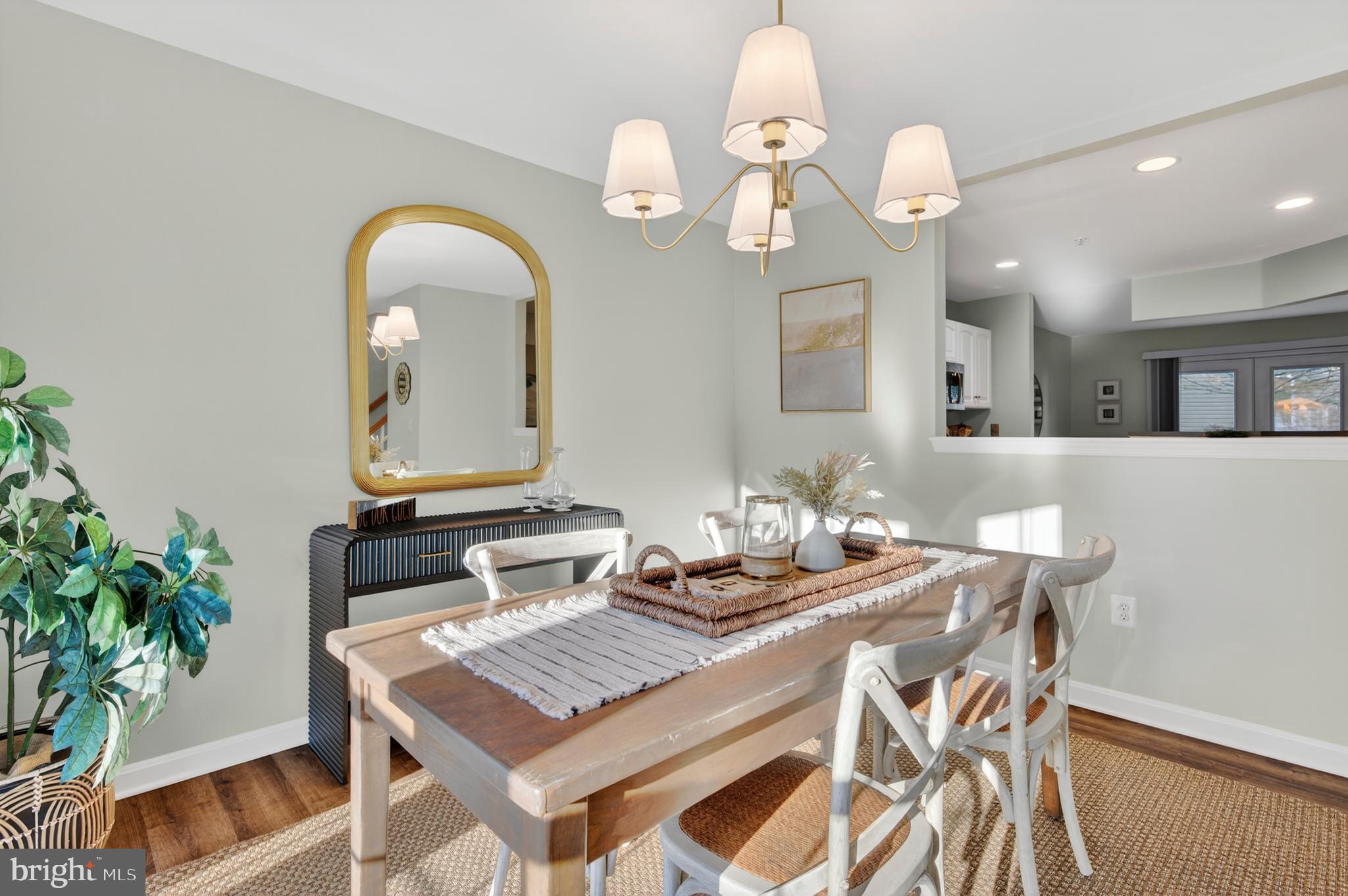 FALCON CREST - Residential