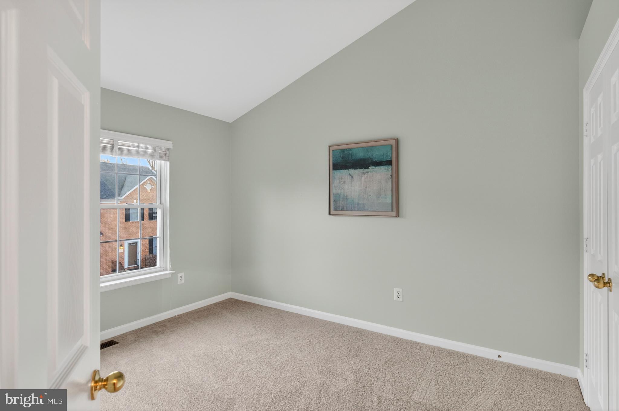 FALCON CREST - Residential