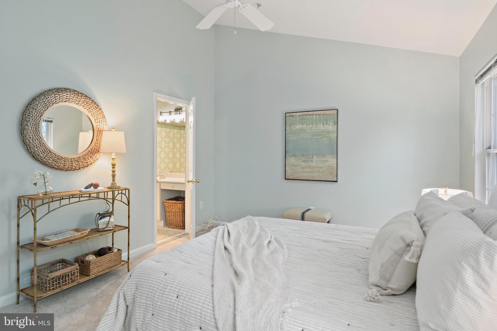 FALCON CREST - Residential