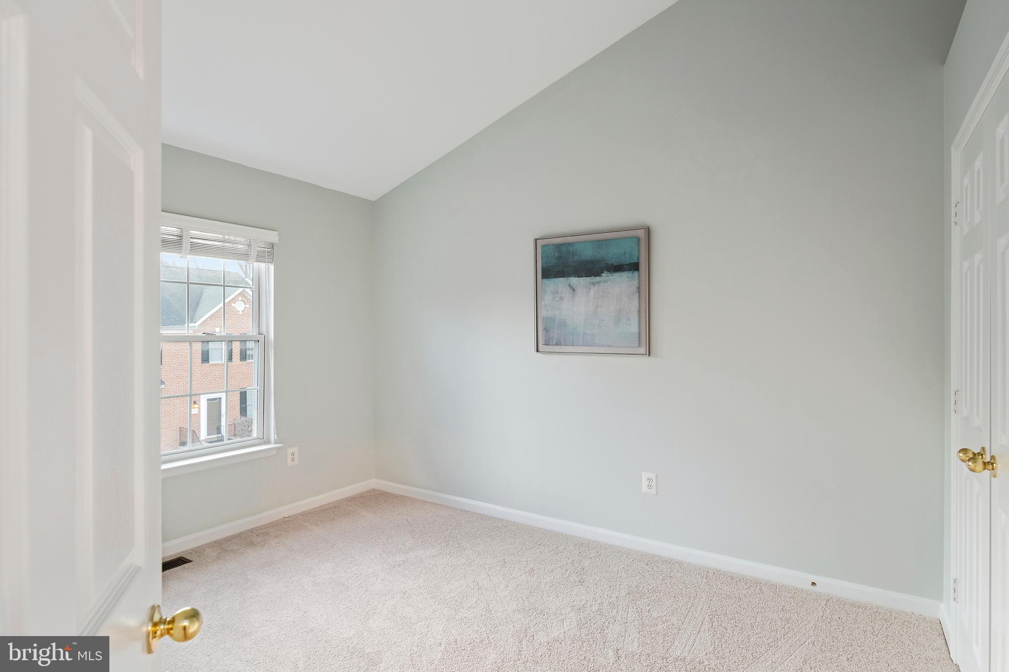 FALCON CREST - Residential