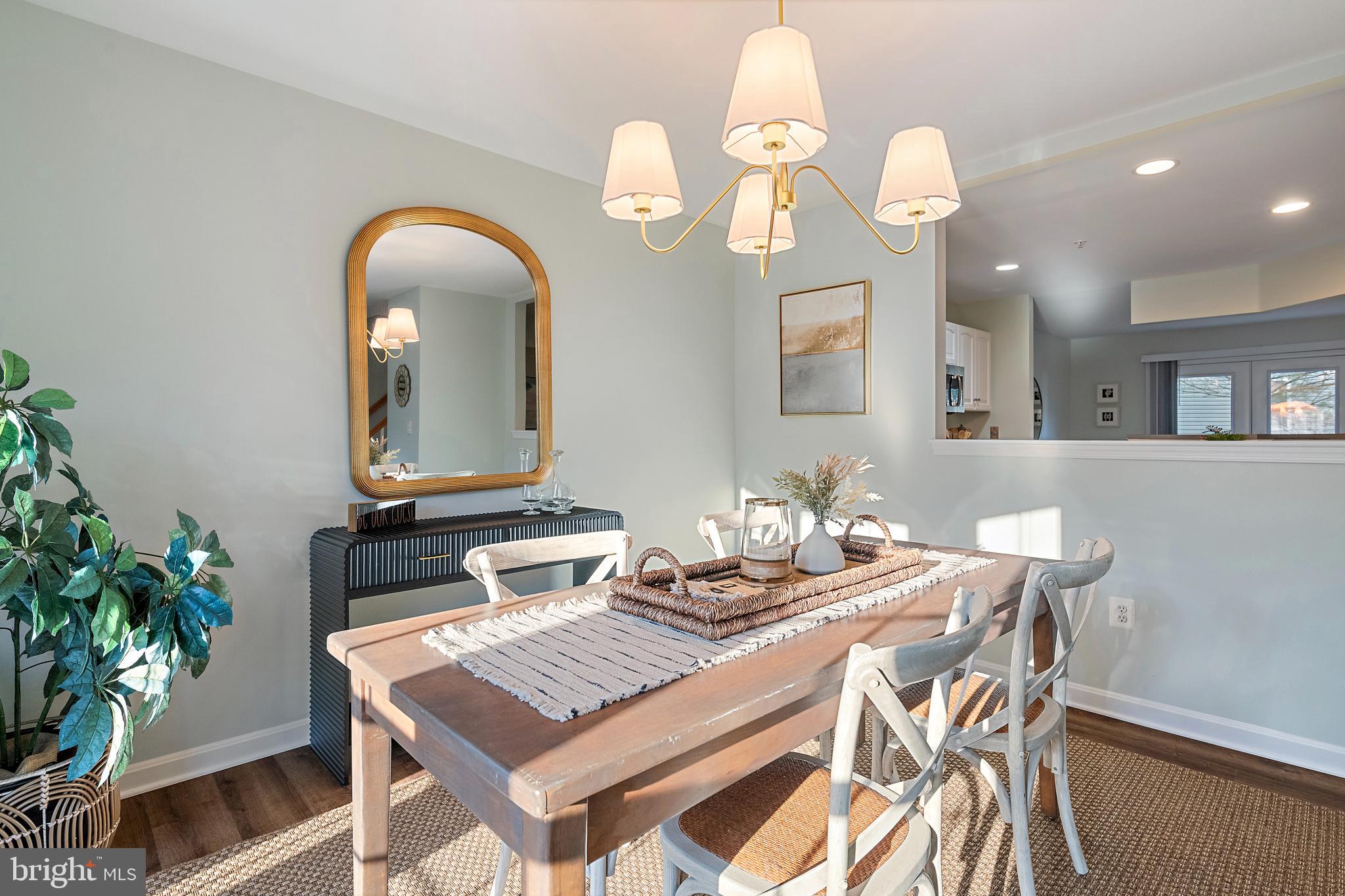 FALCON CREST - Residential