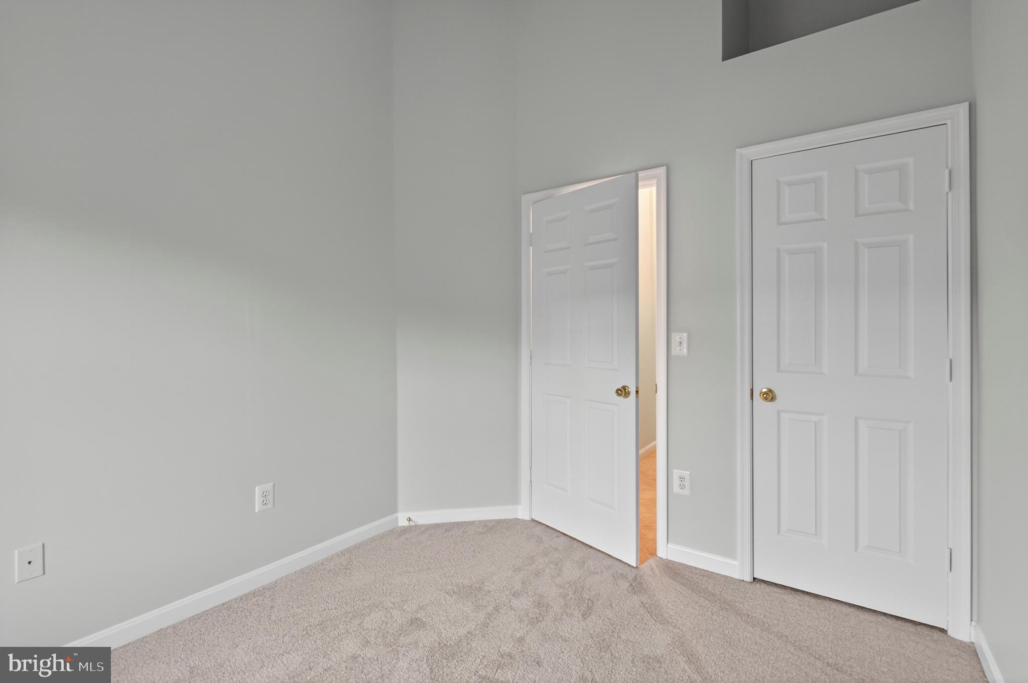 FALCON CREST - Residential