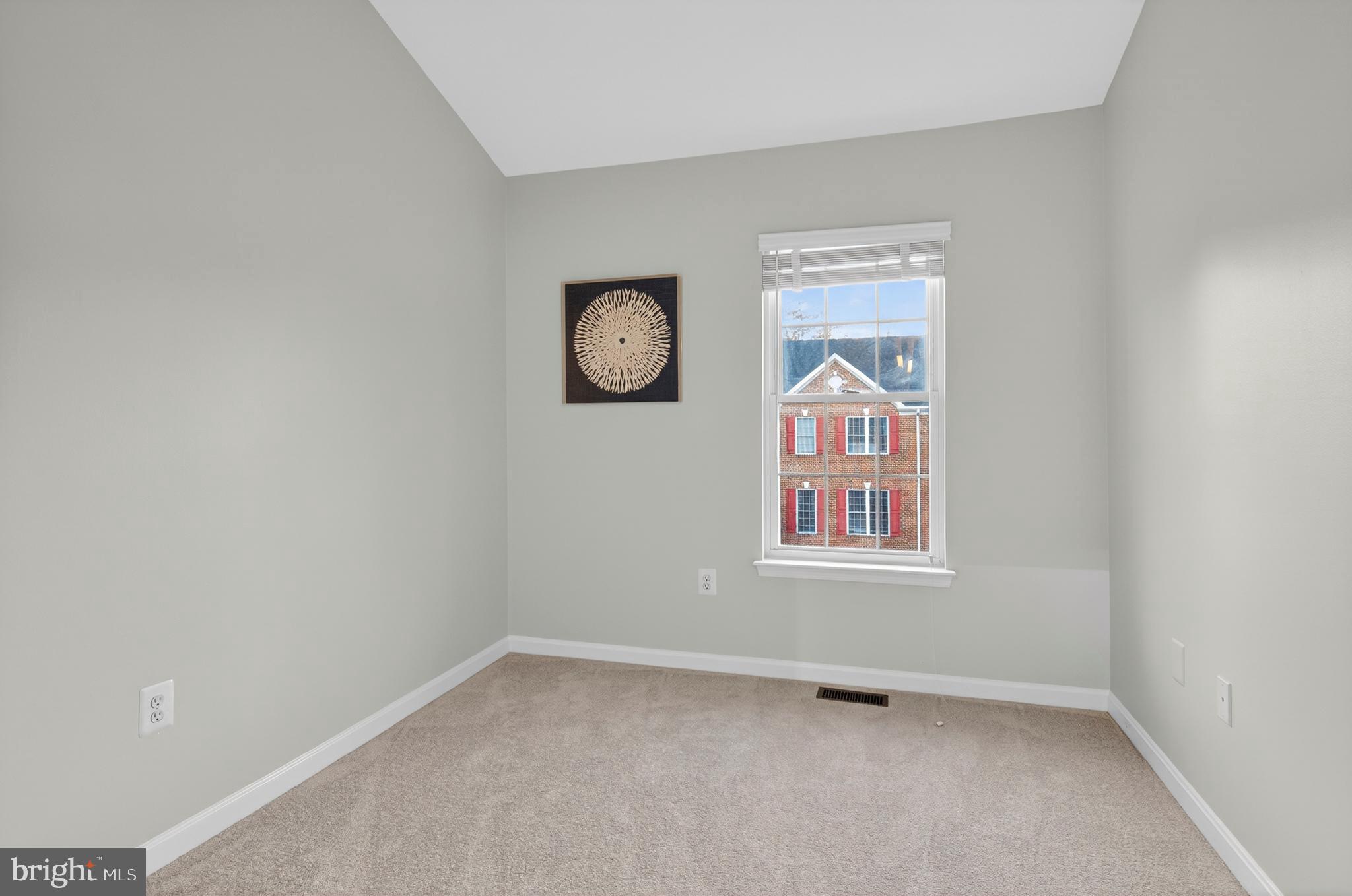 FALCON CREST - Residential