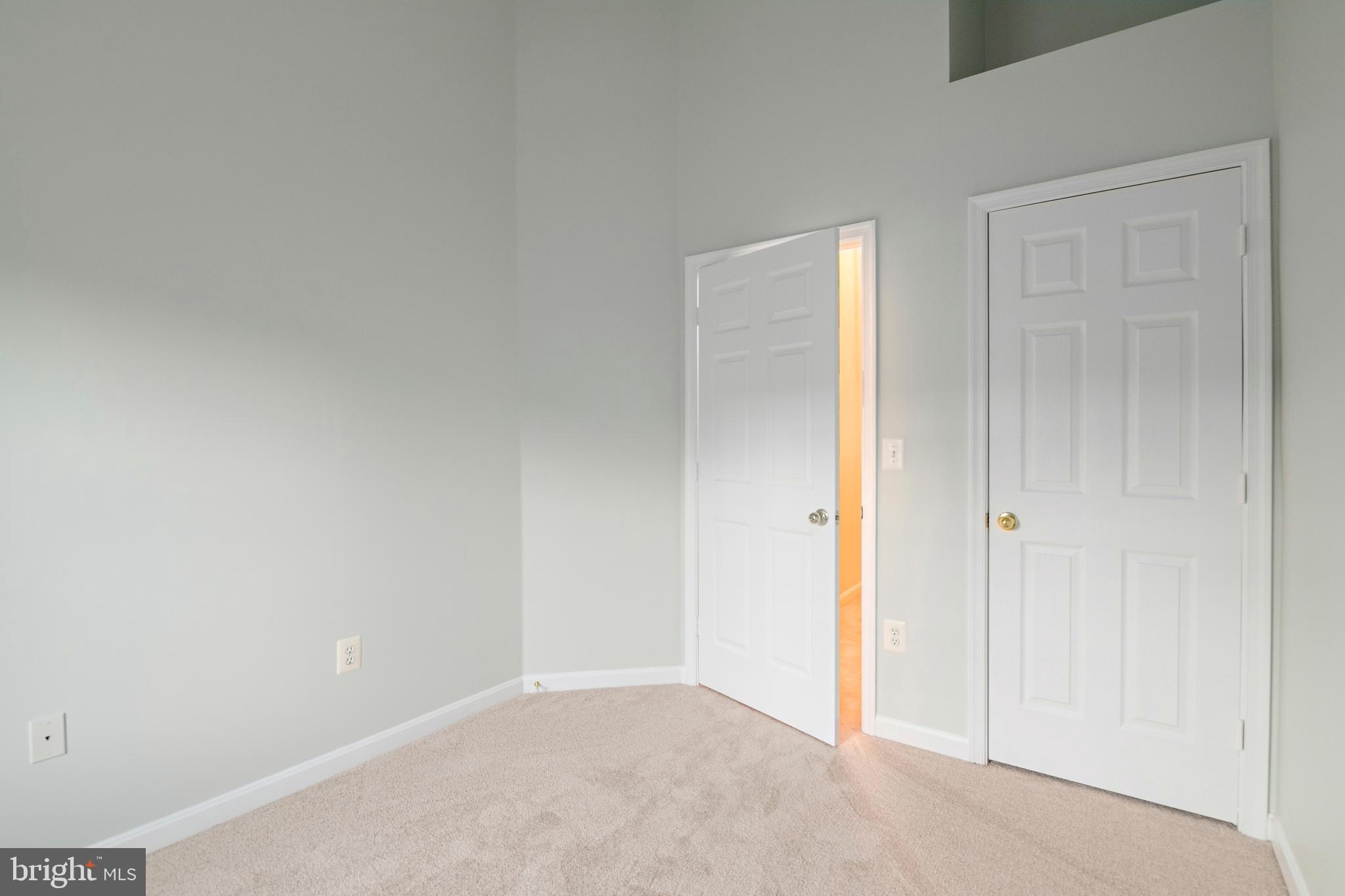 FALCON CREST - Residential