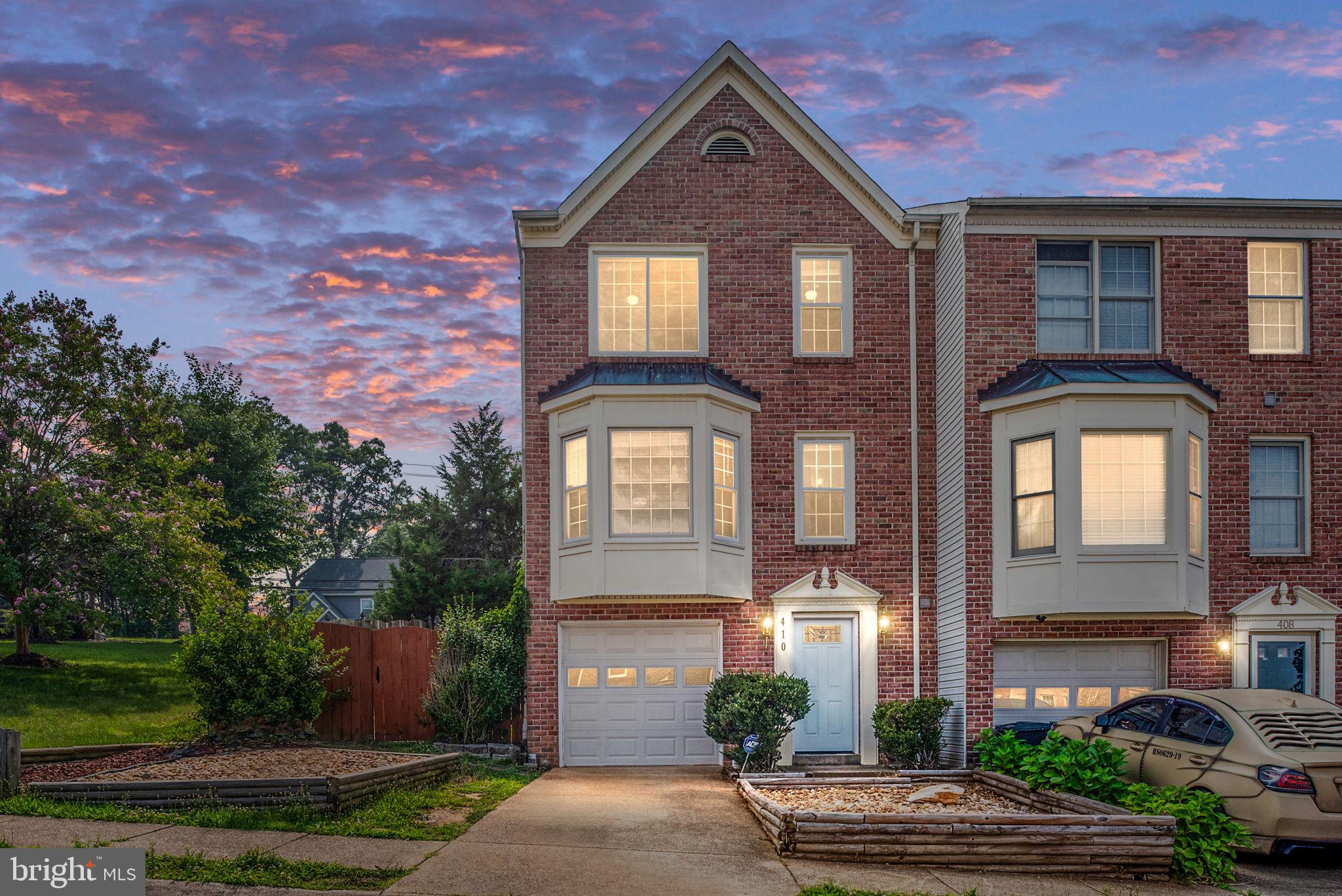 For Rent | 3BR, 3.5BA End Unit | Private Suite | Minutes to Quantico
Beautifully upgraded 3-bedroom, 3.5-bath end-unit townhome located just minutes from Quantico MCB. Features include luxury vinyl plank flooring, a bright open floor plan, and a chef’s kitchen with stainless steel appliances and oversized island.
The private lower-level suite offers a walk-in closet and full en-suite bath ideal for guests, roommates, or extended stays. Upstairs, two spacious bedrooms share access to well-appointed bathrooms, including a primary suite with a spa-like bath.
Enjoy added privacy, a fully fenced backyard, and extra outdoor space only an end unit can offer. Convenient to Route 1, I-95, VRE, shopping, and dining.
Comfort, style, and location all in one. Don’t miss this one!