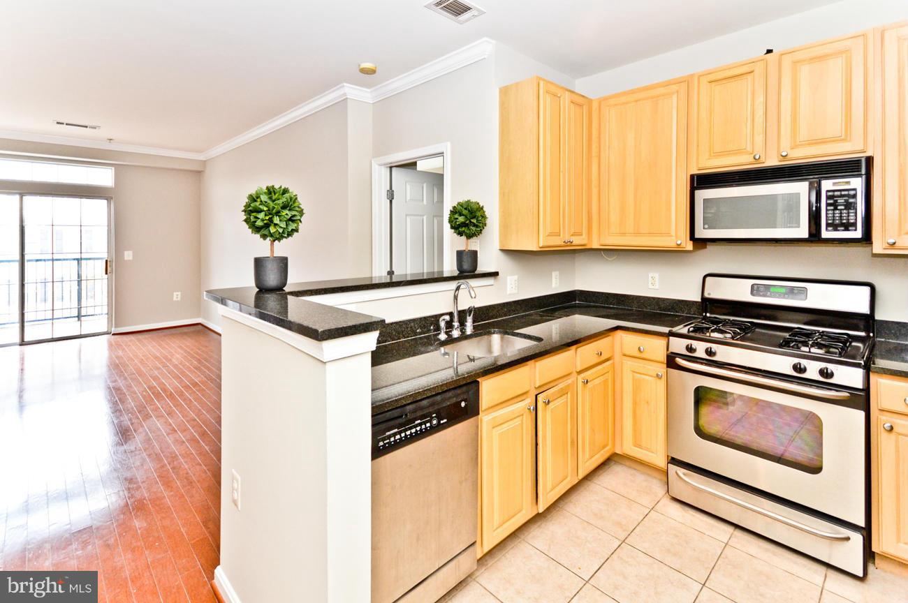 GROVE AT ARLINGTON - Residential