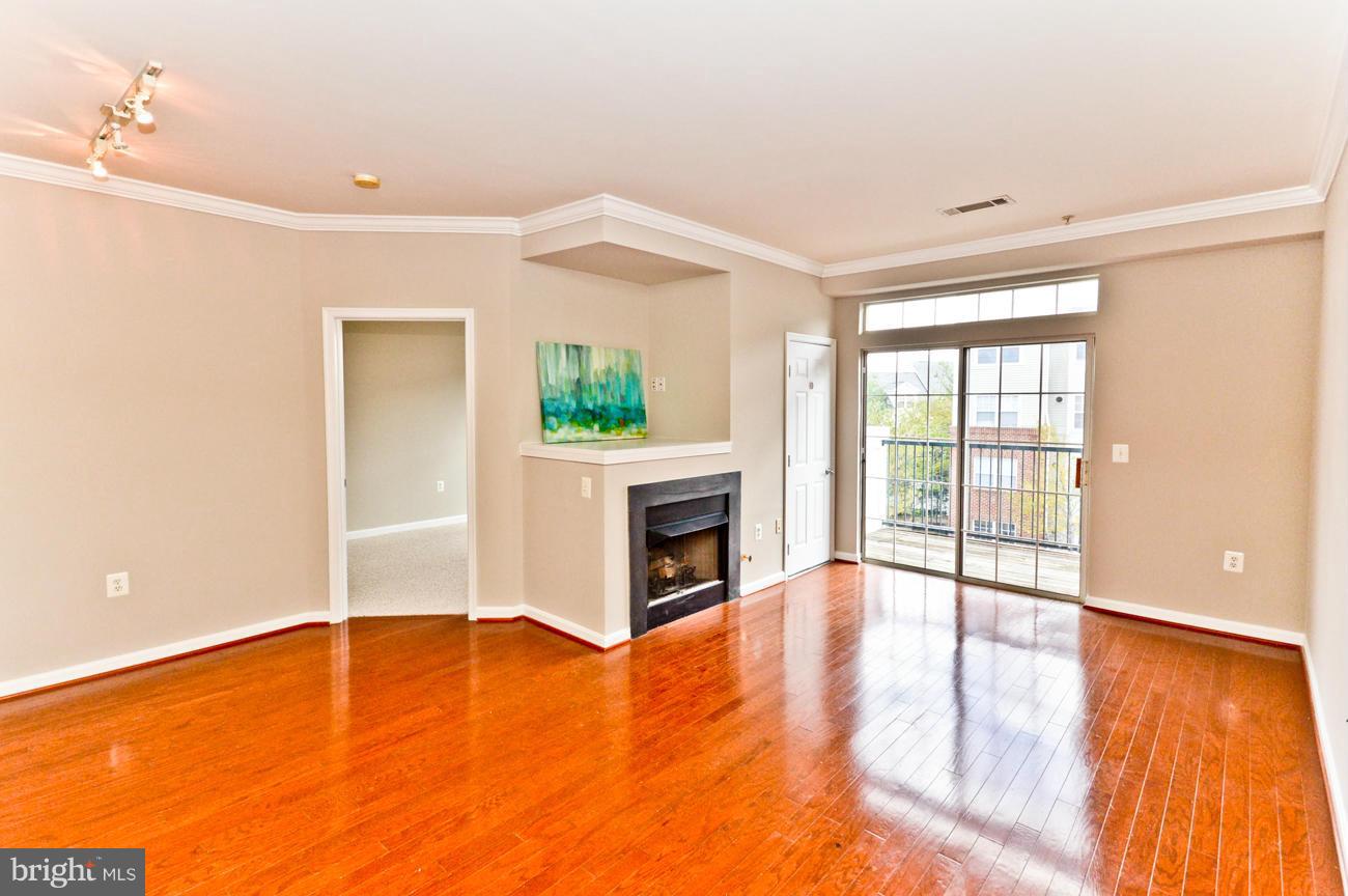 GROVE AT ARLINGTON - Residential