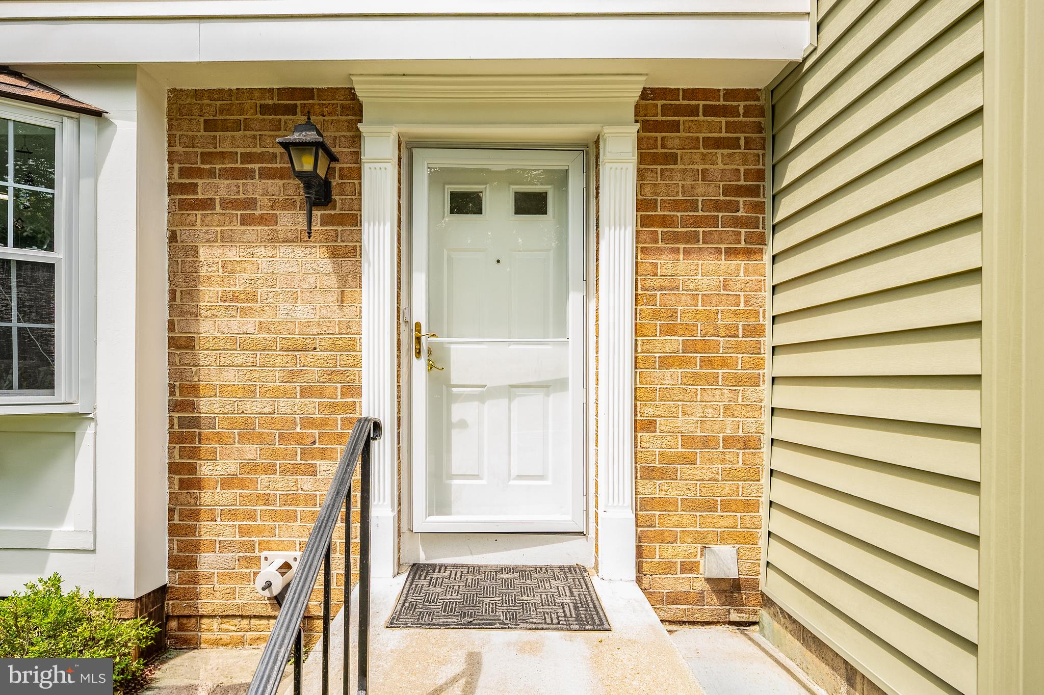 7428 GOLDEN HORSESHOE COURT