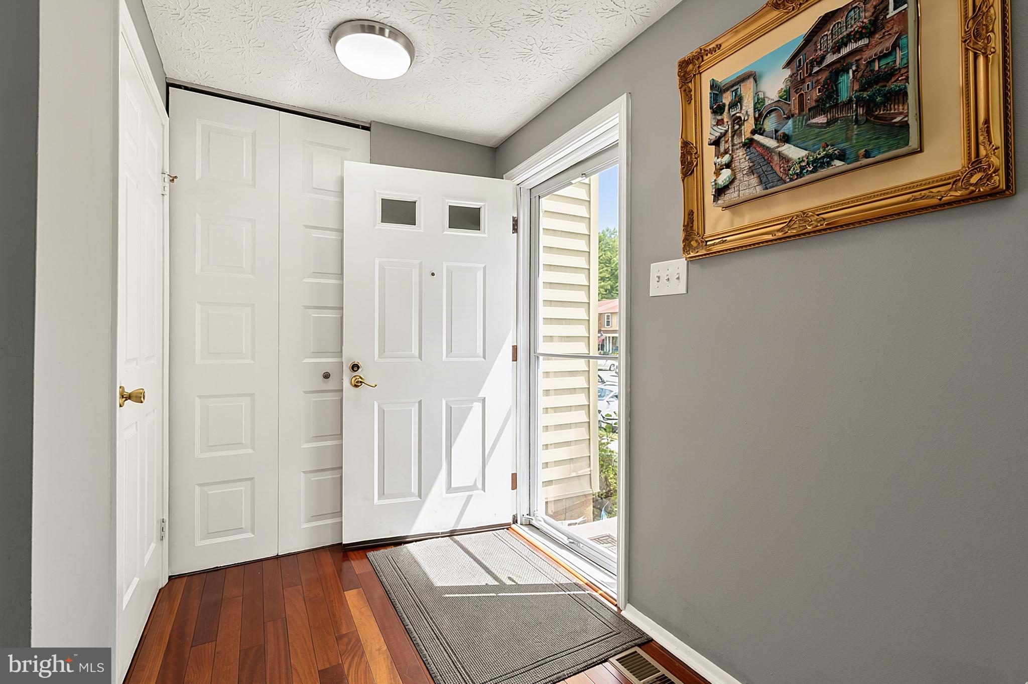 7428 GOLDEN HORSESHOE COURT