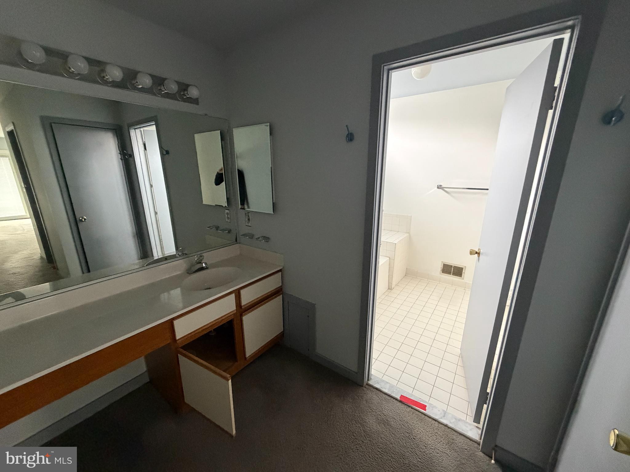 VILLAGE OF OWEN BROWN - Residential