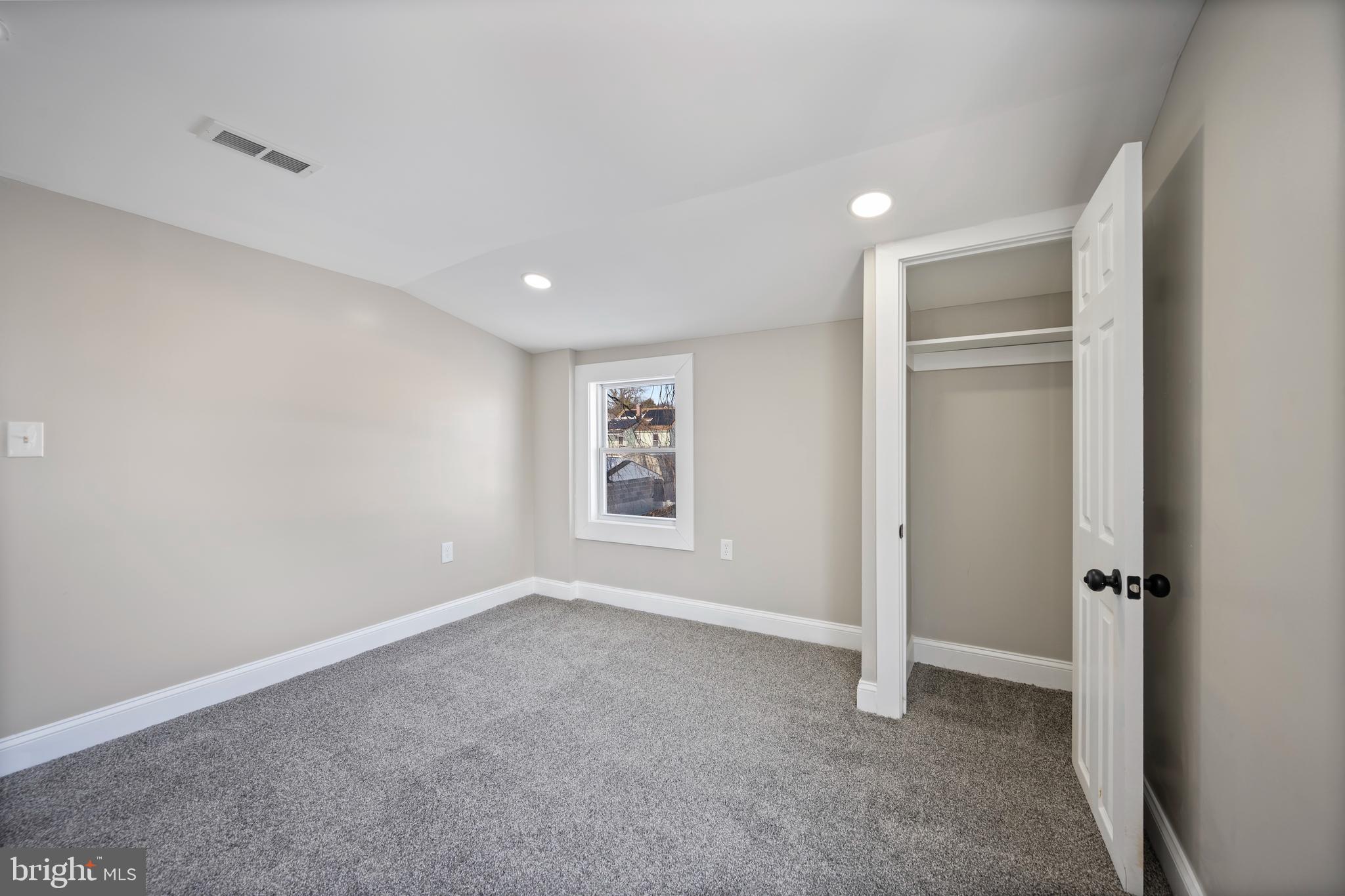 MARYLAND MANOR - Residential